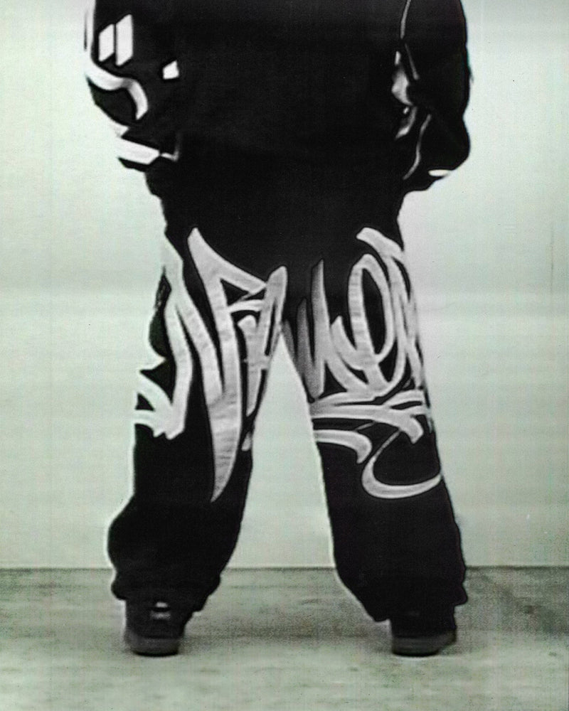 VANDALISM SWEATS STENCIL BLACK