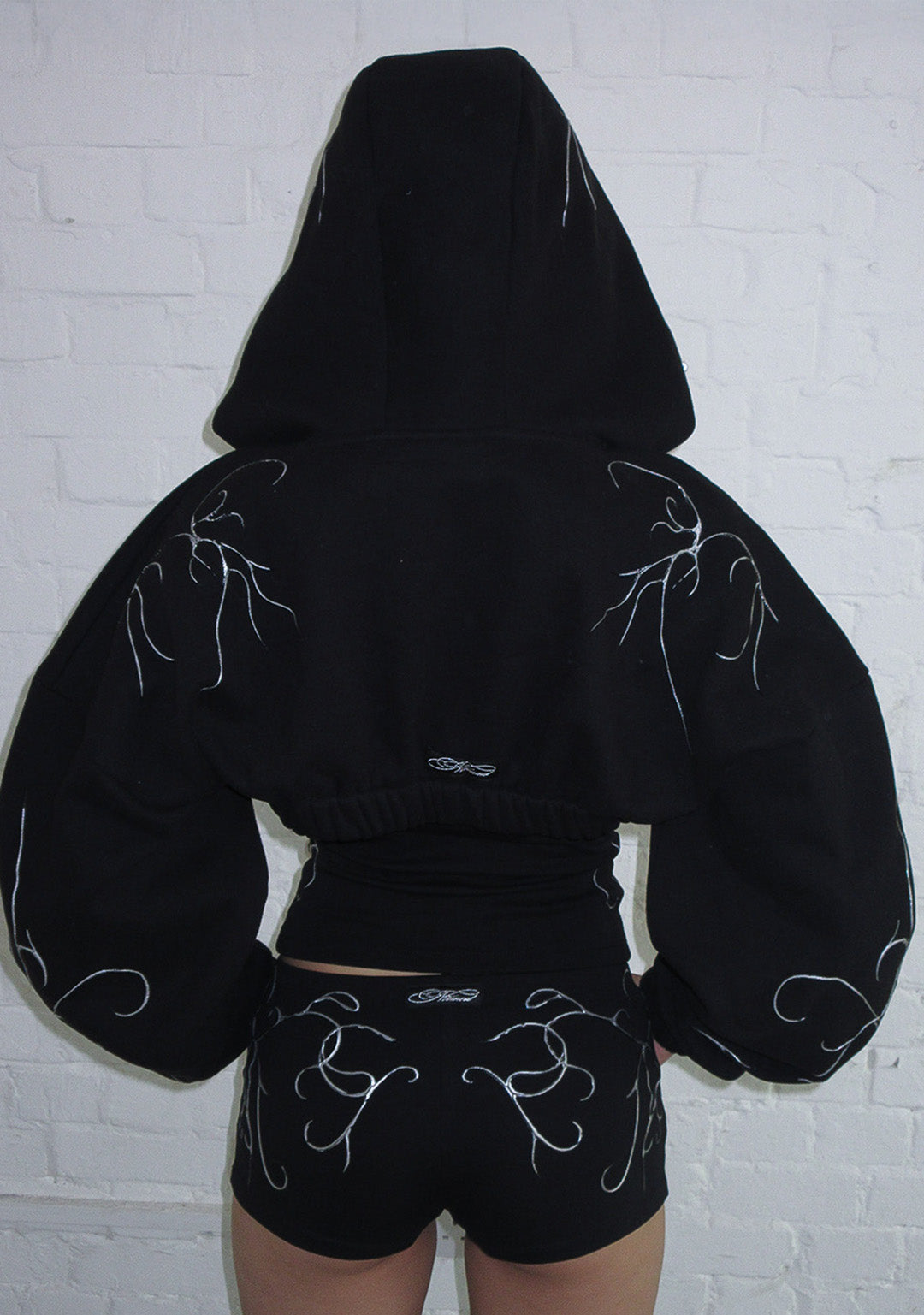 ALLURE 3D CHROME SUPER CROP HOODIE BLACK