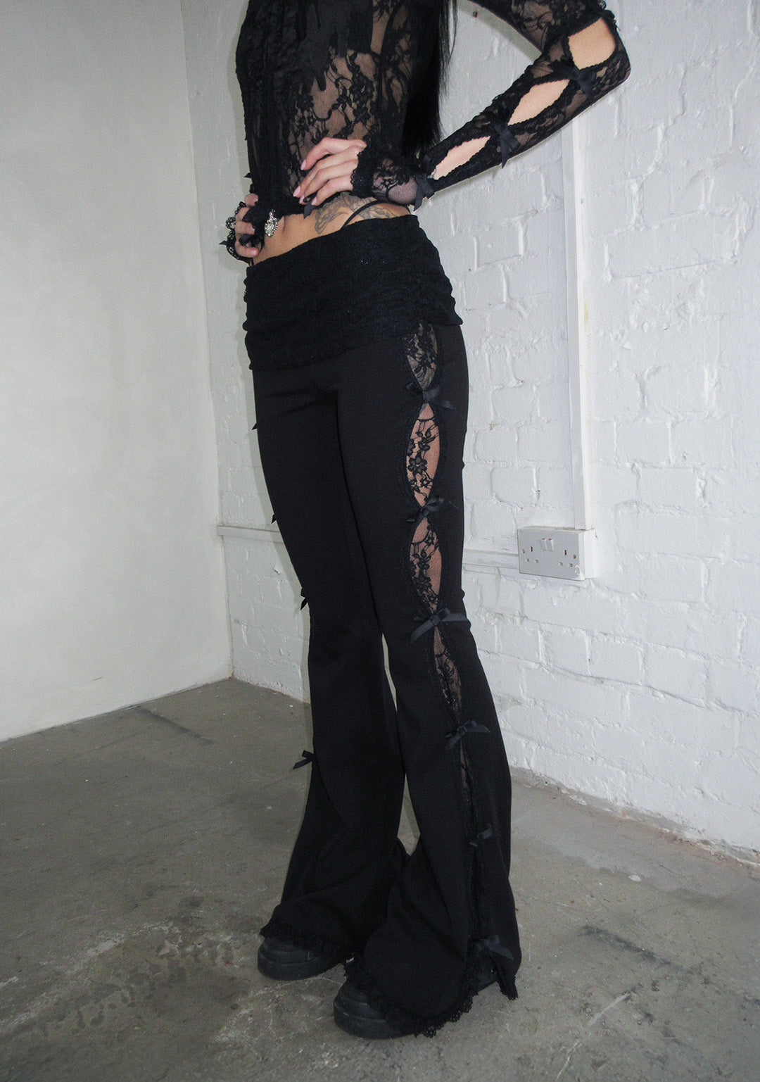 BAD ROMANCE LACE SCULPT STRETCH PANTS BLACK