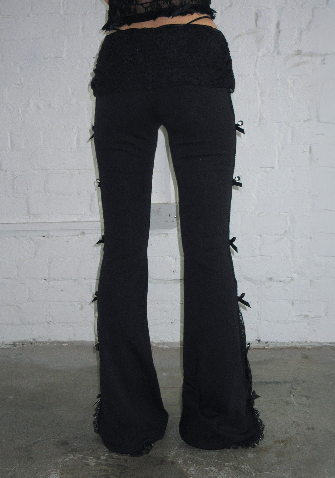 BAD ROMANCE LACE SCULPT STRETCH PANTS BLACK