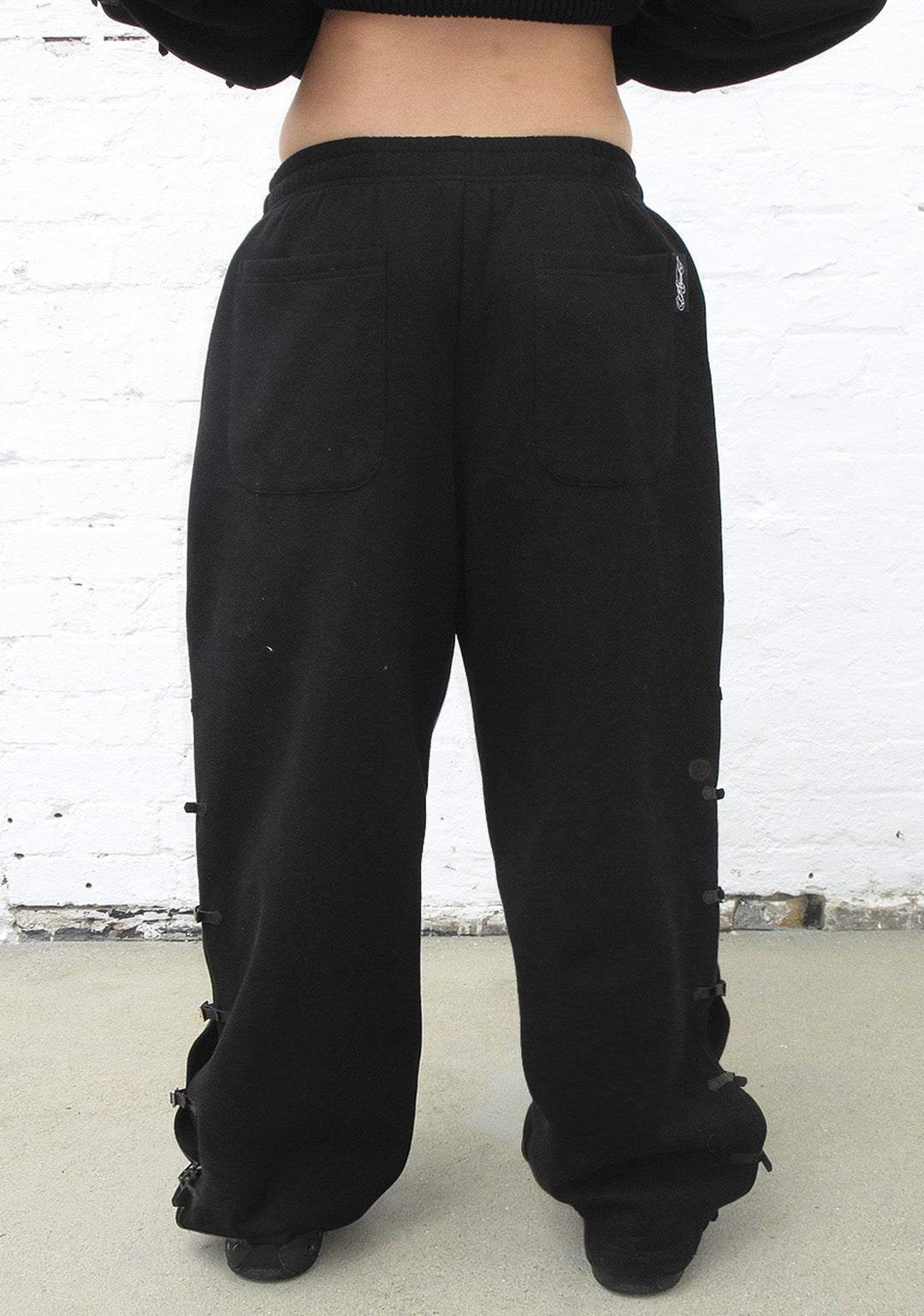 CRUSH BUCKLE OVERSIZED SWEATPANTS BLACK