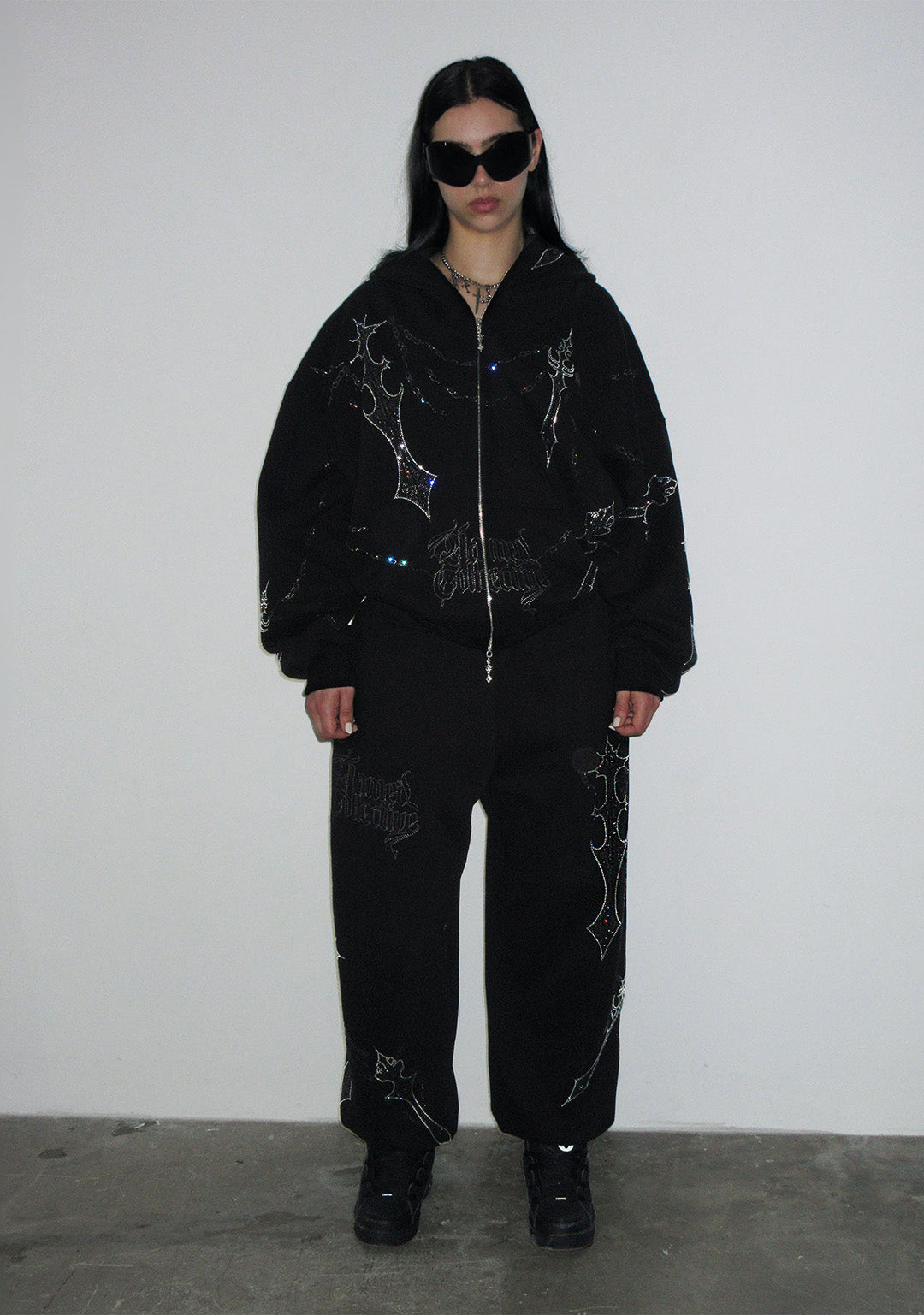 DAGGERS RHINESTONE SWEATPANTS BLACK