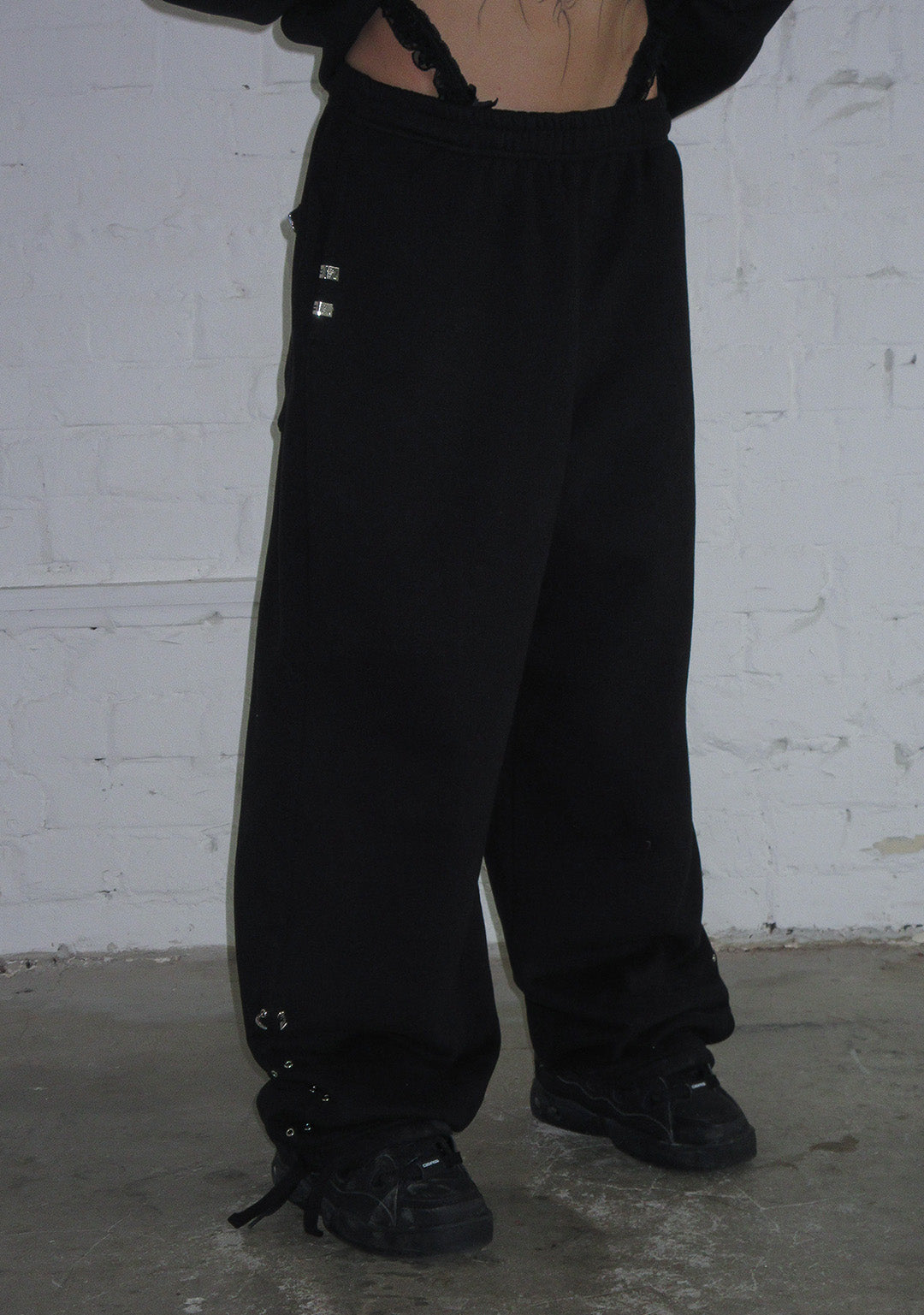 DESTROY CHROME PIERCED OVERSIZED SWEATPANTS BLACK