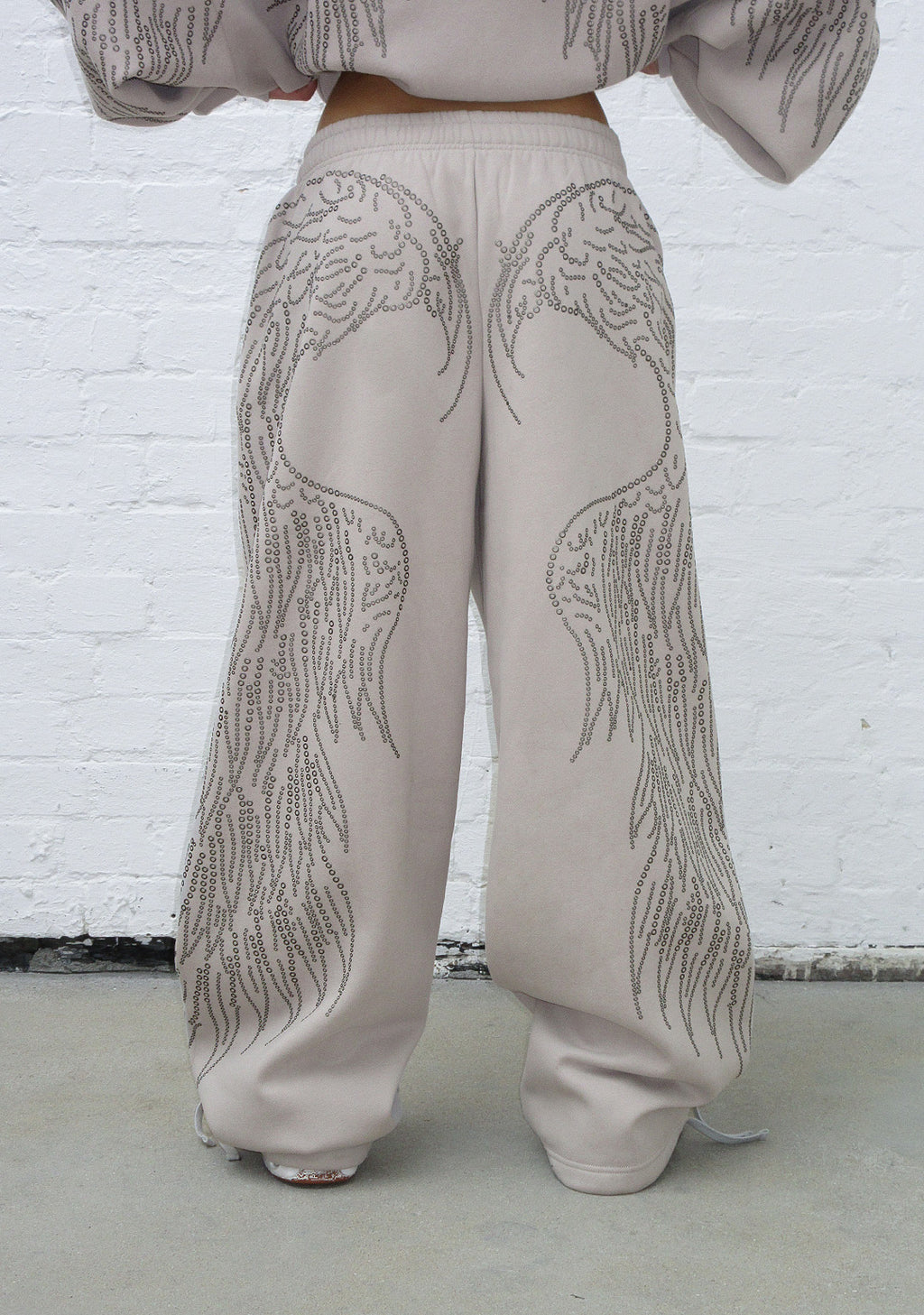 FALLEN STUDDED OVERSIZED SWEATPANTS BONE