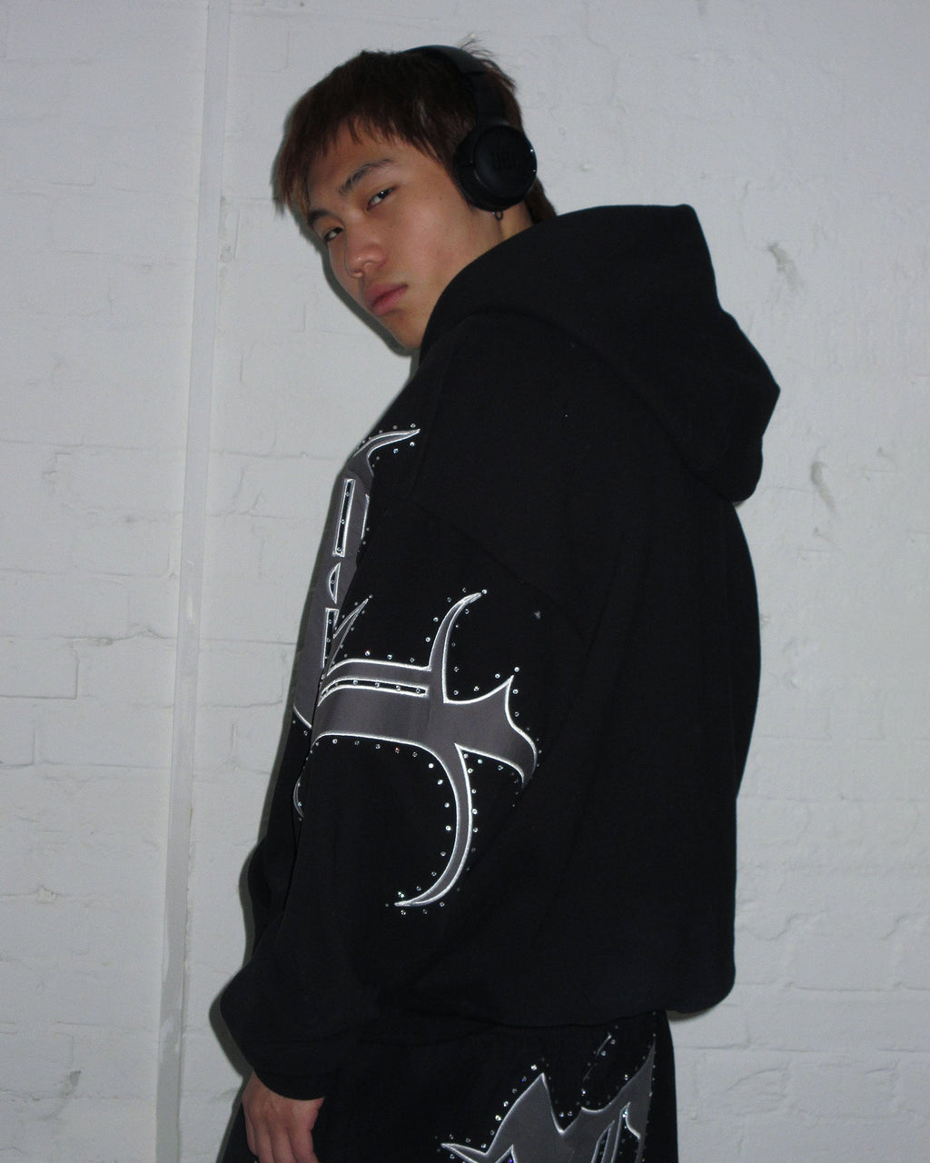 【NAMED COLLECTIVE】CRASH RHINESTONE ZIP HOODIE BLACK CRASH RHINESTONE ZIP HOODIE BLACK – NAMED COLLECTIVE®