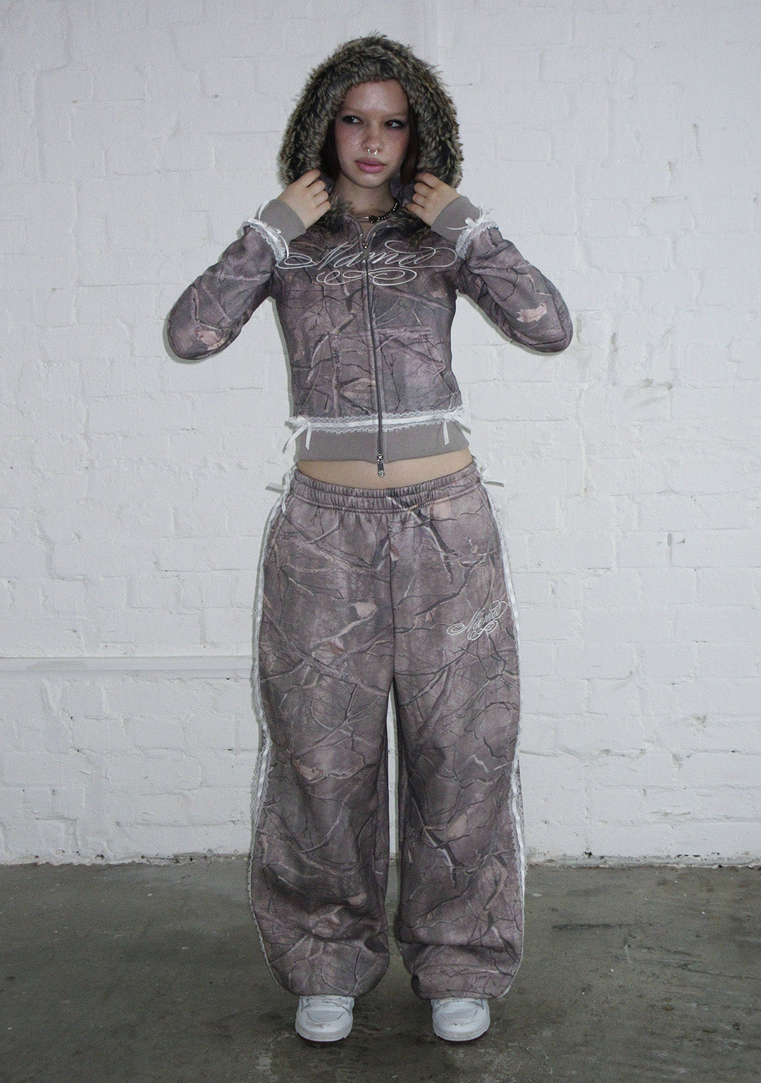 PREY OVERSIZED SWEATPANTS TREE CAMO