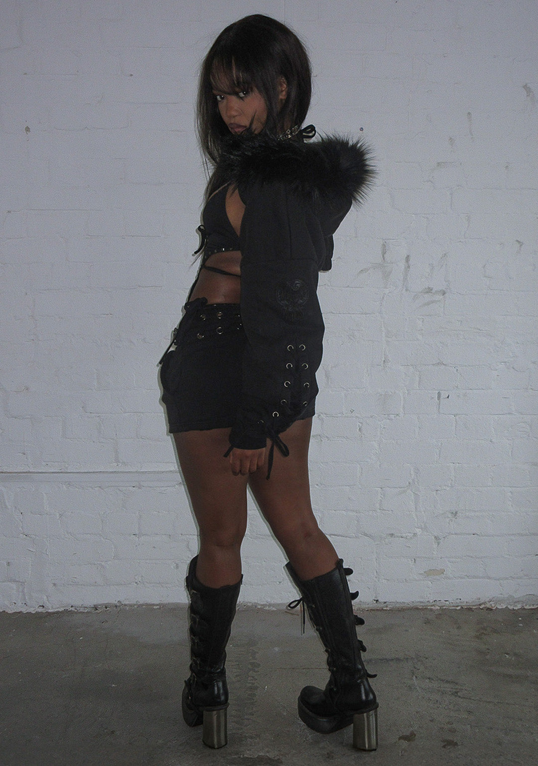 VENDETTA SUPER CROP HOODIE BLACK VINTAGE WASH (DETACHABLE FAUX FUR)