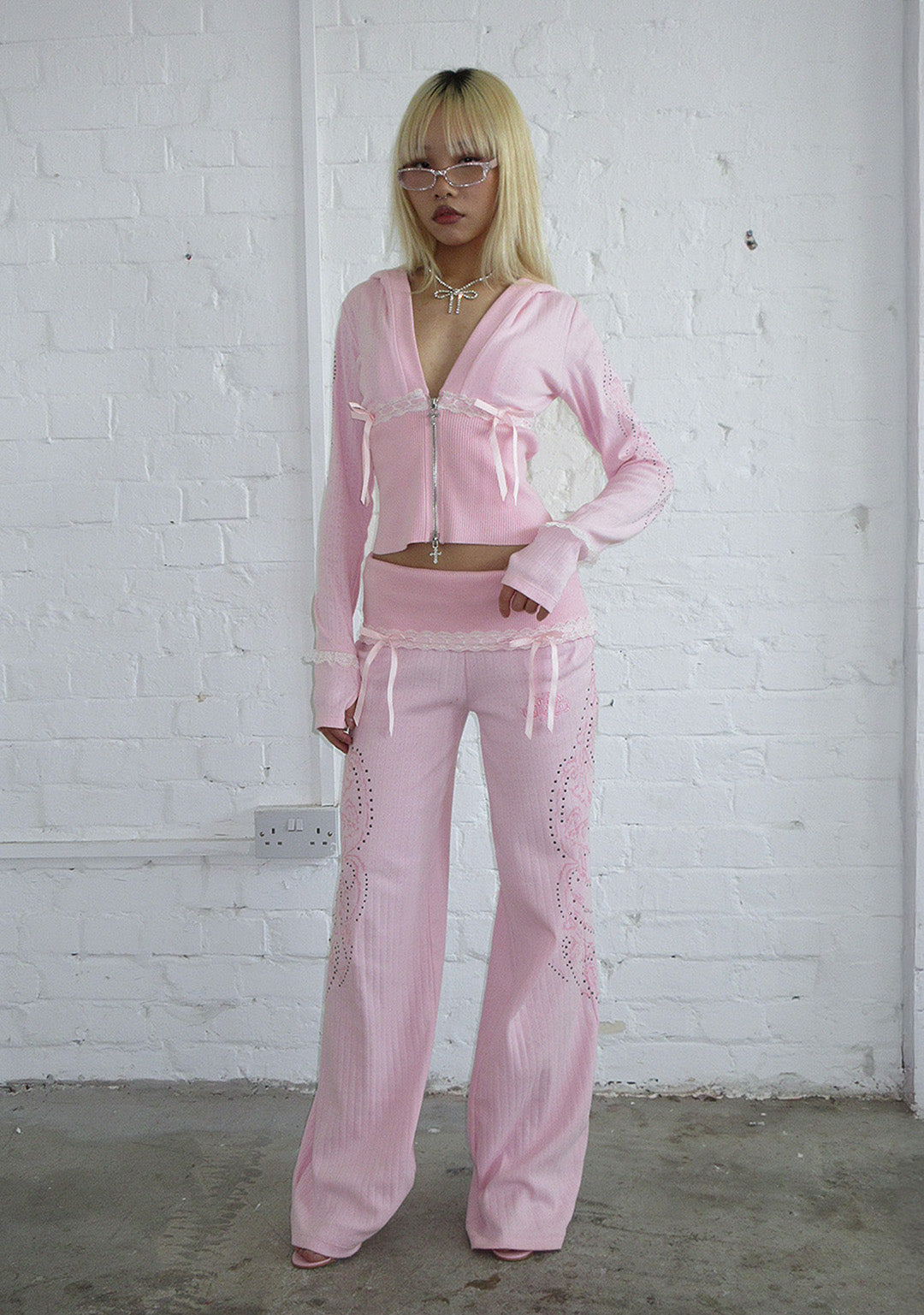 WHISPER RIBBON POINTELLE SCULPT HOODIE BABY PINK