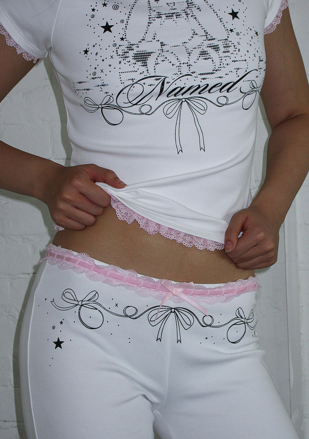 404 ERROR SCULPT STRETCH CAPRI PANTS WHITE