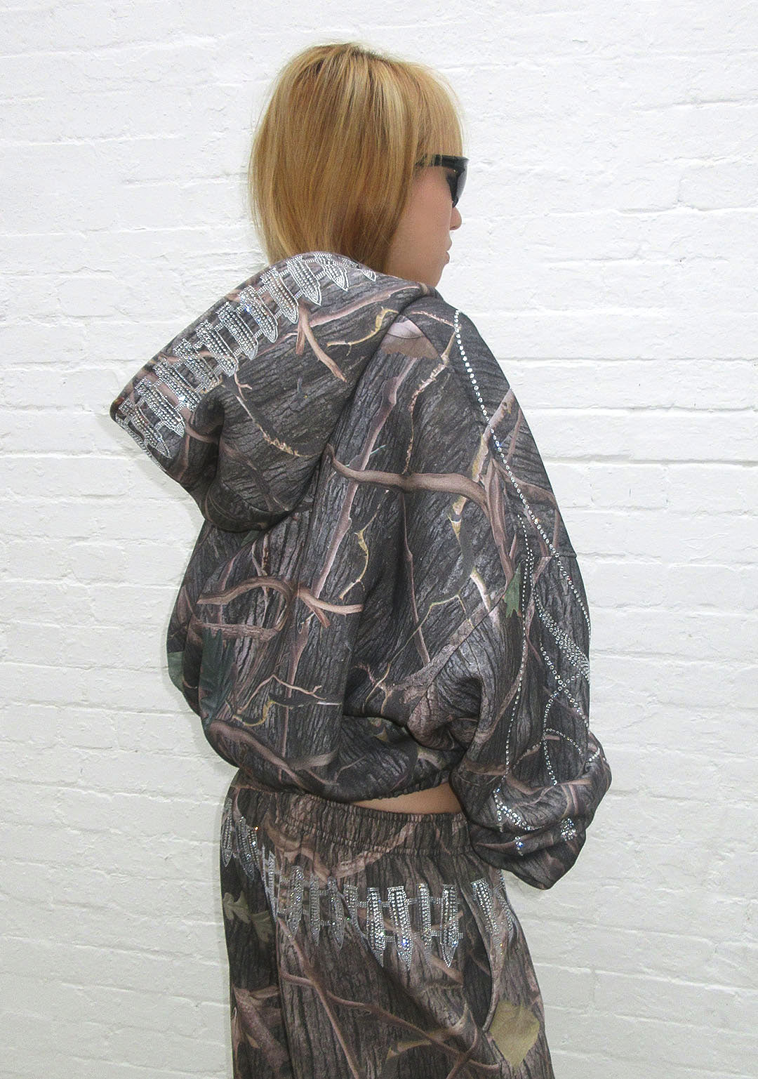 ENEMY RHINESTONE CROP ZIP HOODIE TREE CAMO