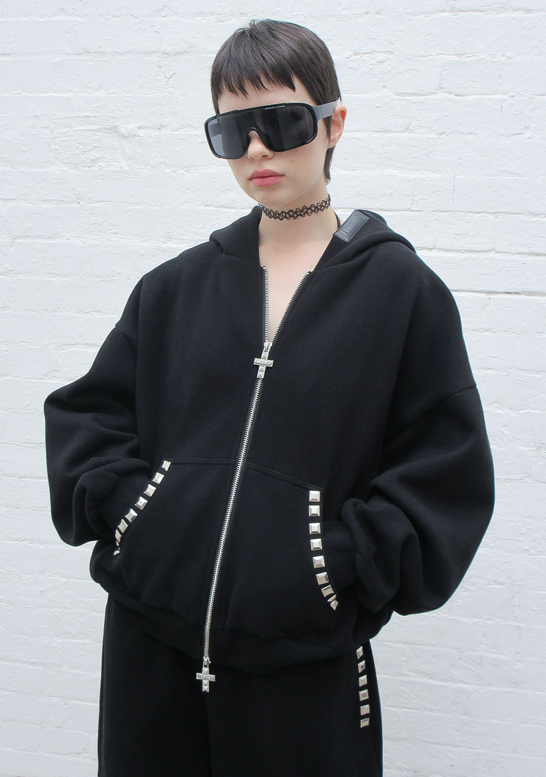 c*o様 未開封フーディー ZIP-UP ブラック　GD FAM 特典缶バッジ付 Faithful Studded Zip Hoodie Black – NAMED COLLECTIVE®