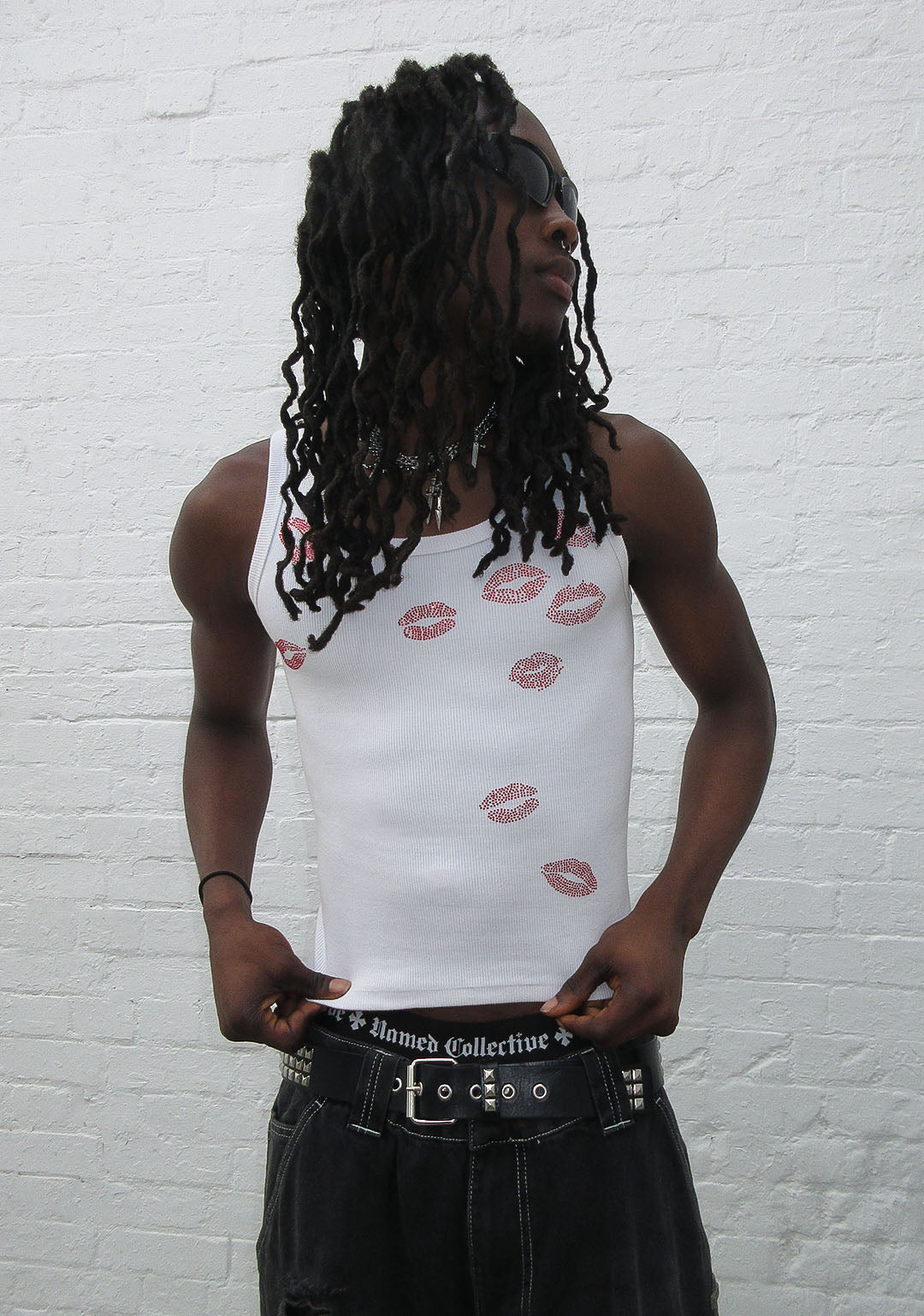 KISSES RHINESTONE RIBBED TANK WHITE – NAMED COLLECTIVE®