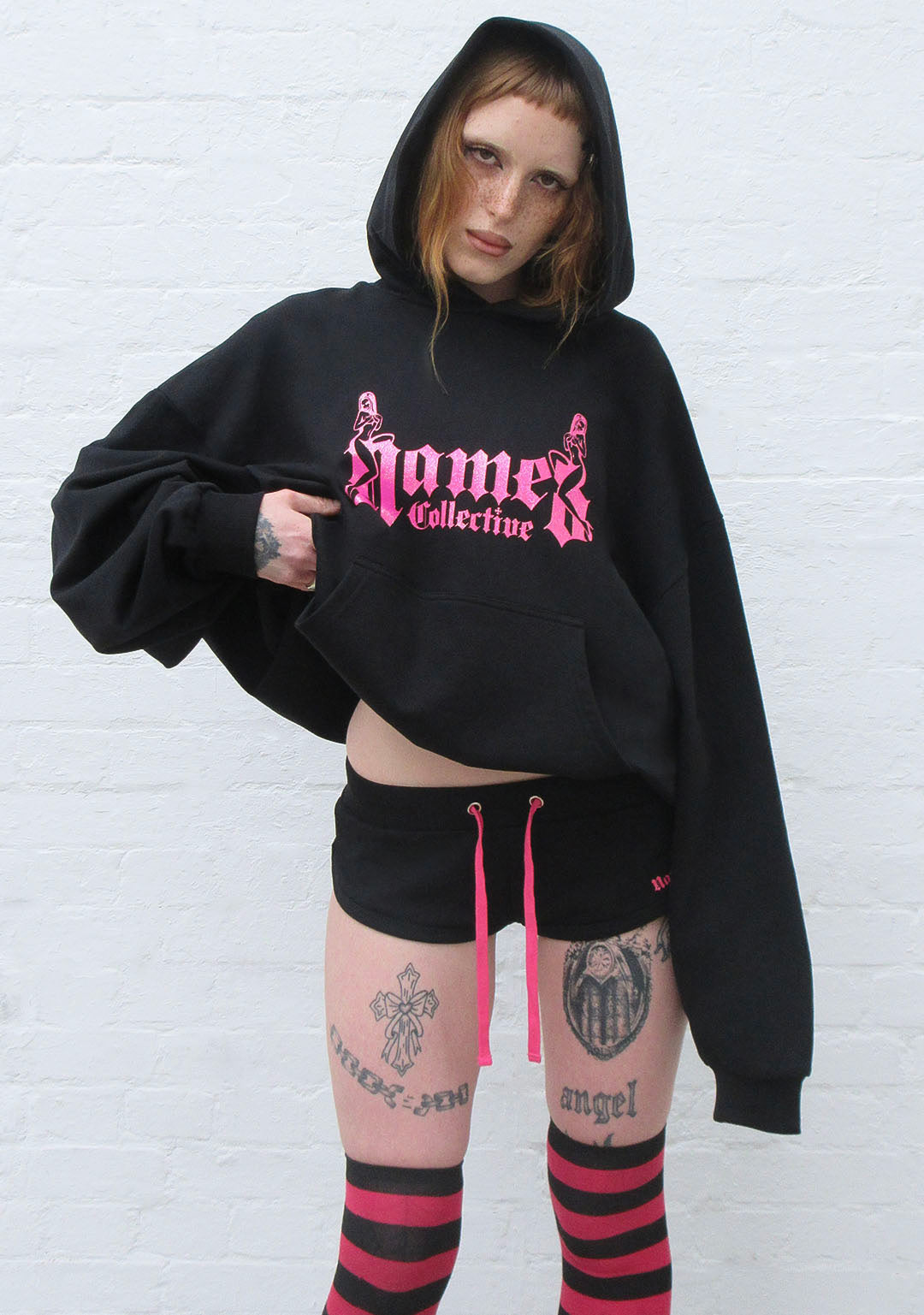 ACCEPTING TIPS GLITTER LOGO PULLOVER HOODIE BLACK