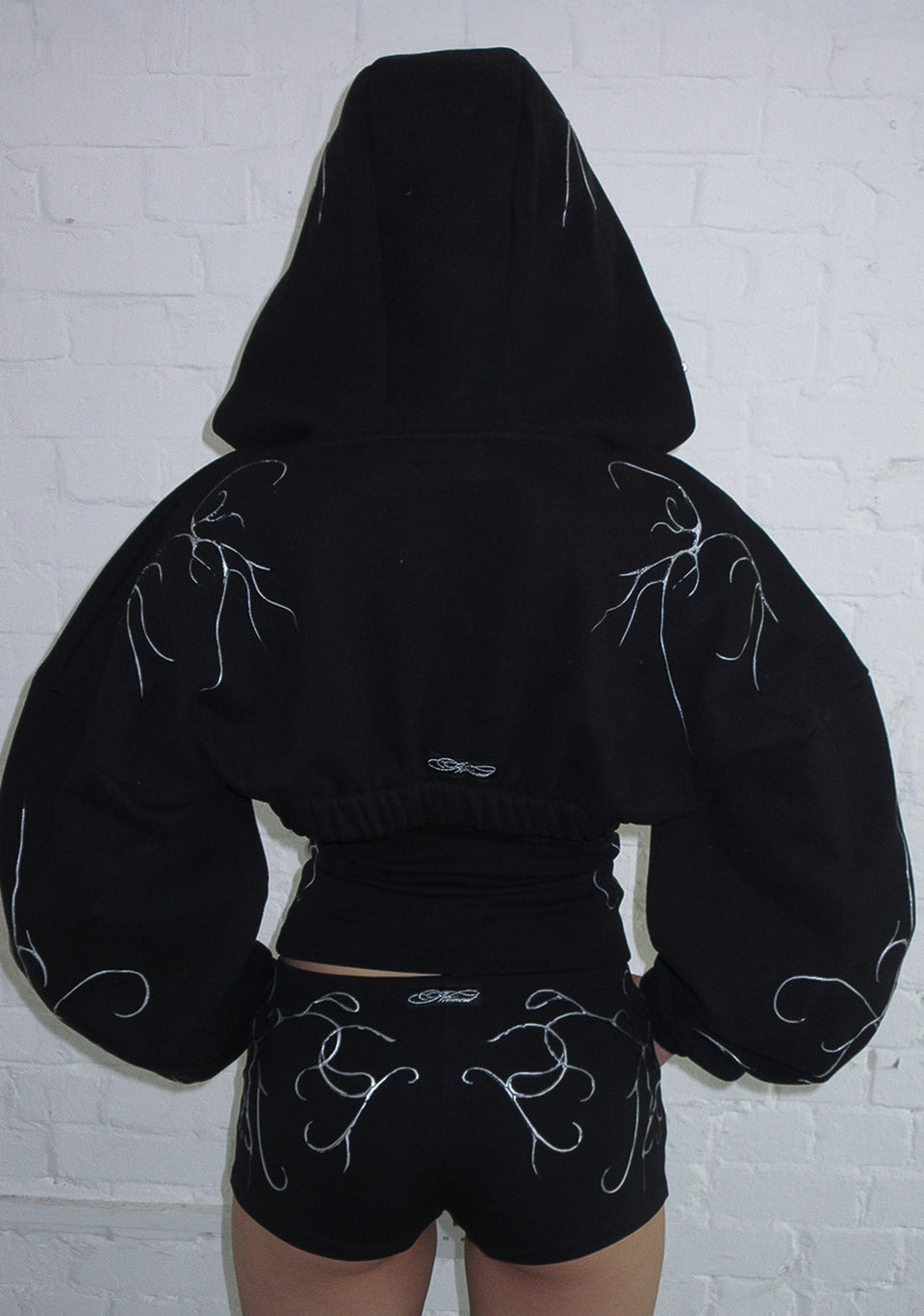 ALLURE 3D CHROME SUPER CROP HOODIE BLACK