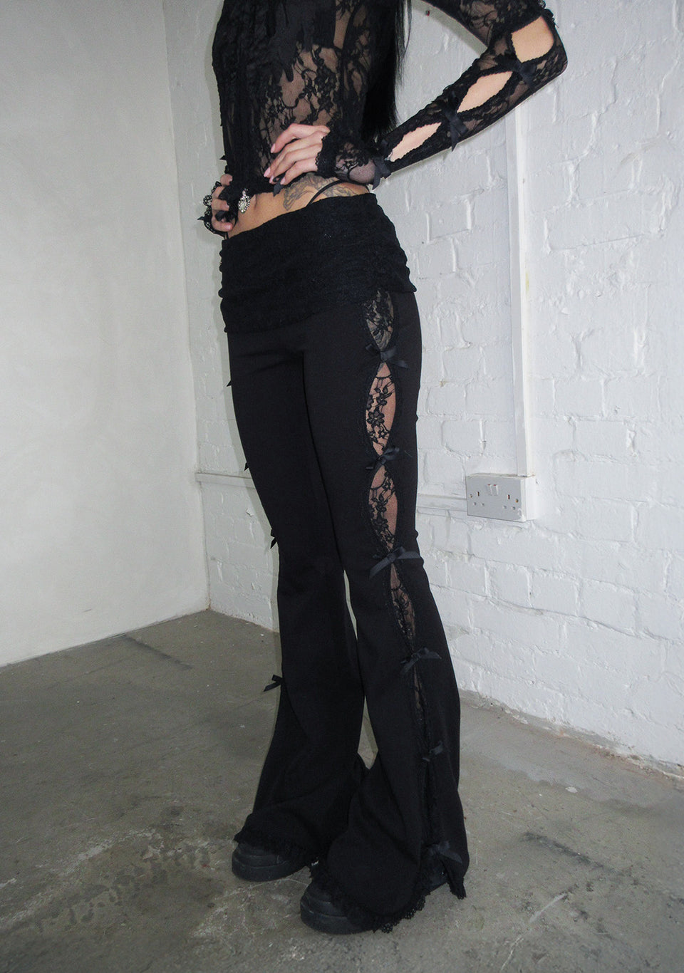 BAD ROMANCE LACE SCULPT STRETCH PANTS BLACK