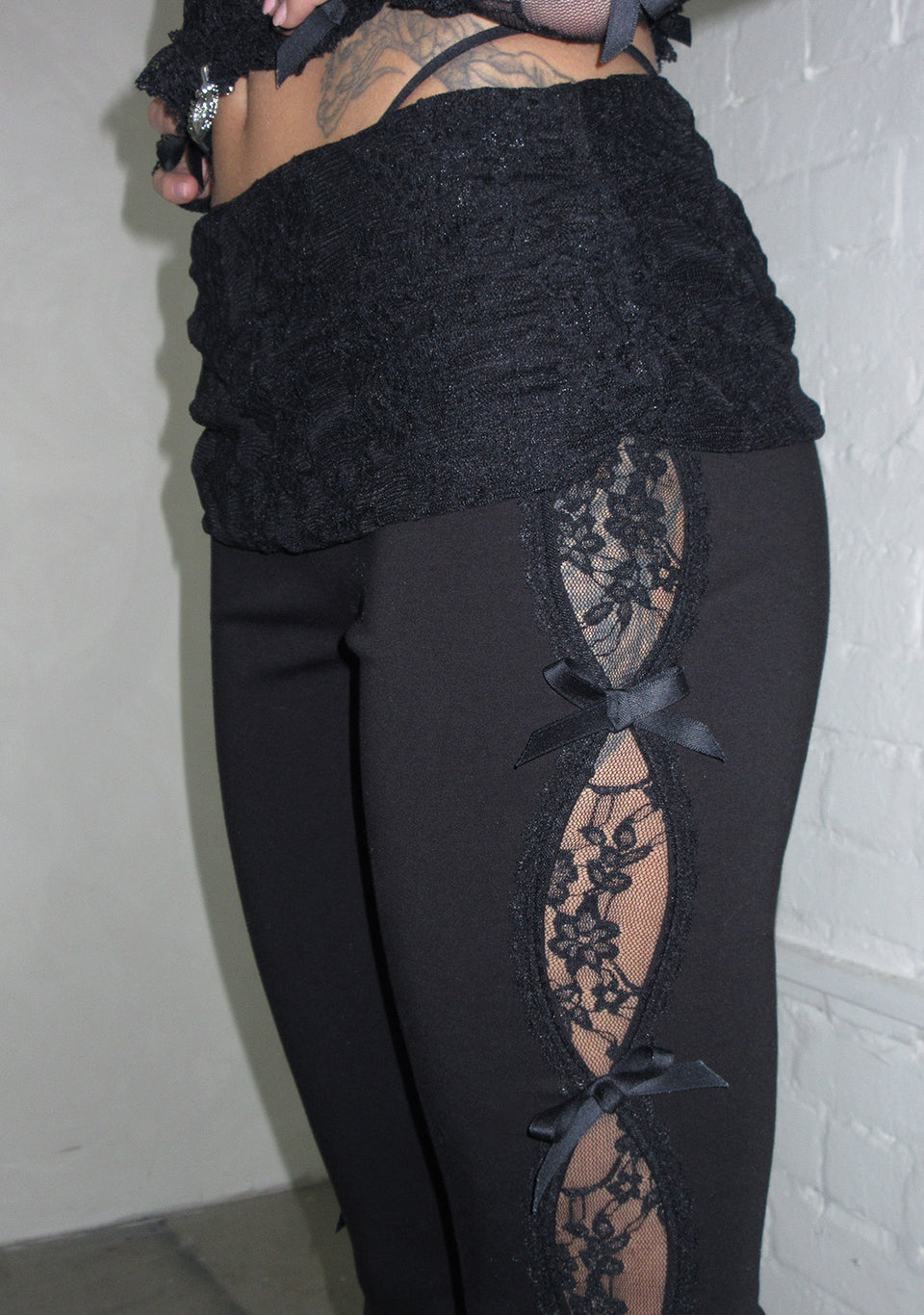BAD ROMANCE LACE SCULPT STRETCH PANTS BLACK