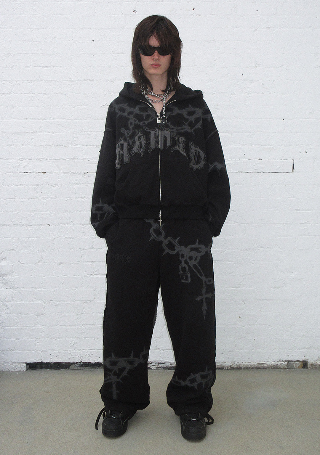 CHAINS OVERSIZED SWEATPANTS BLACK