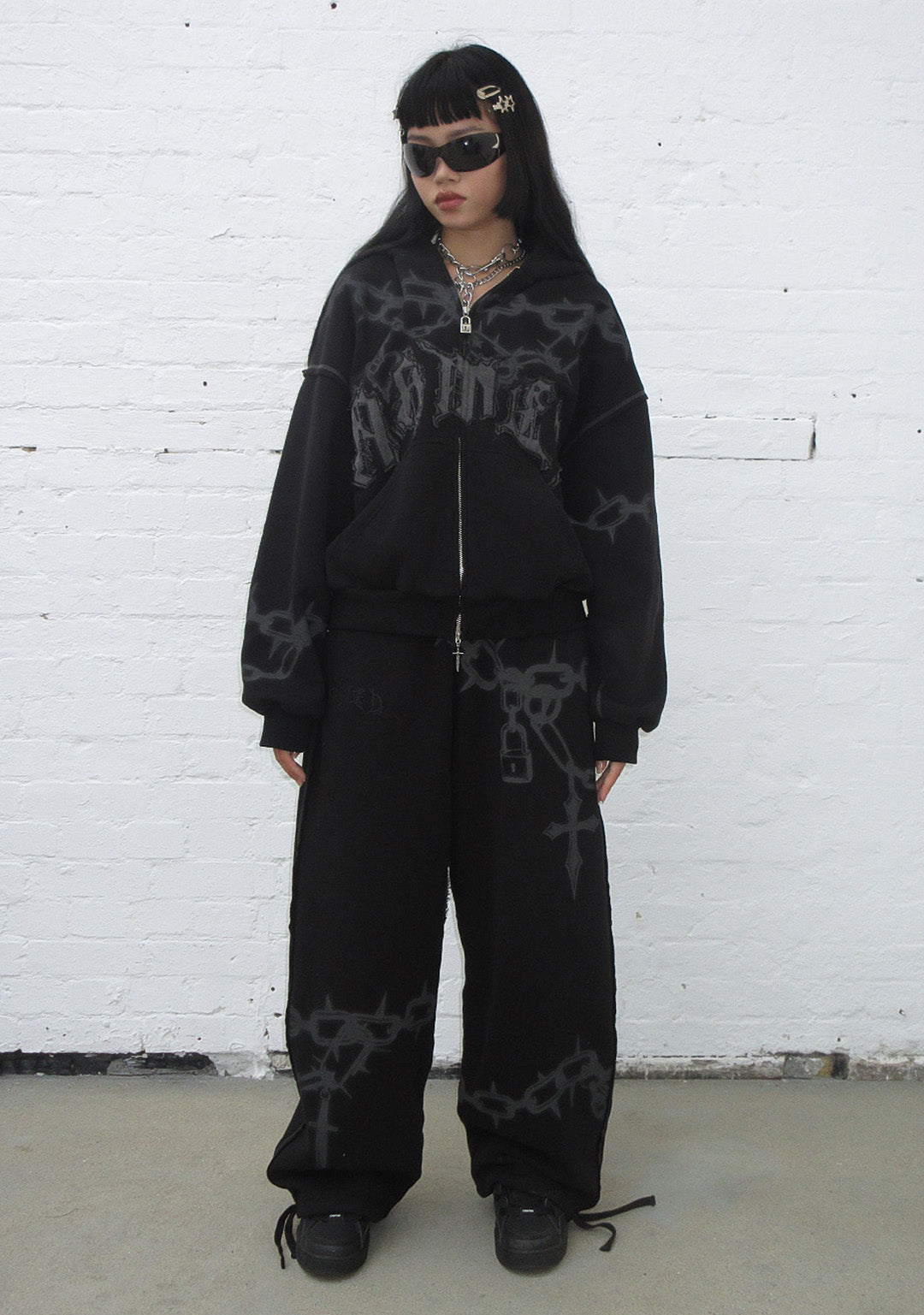 CHAINS OVERSIZED SWEATPANTS BLACK