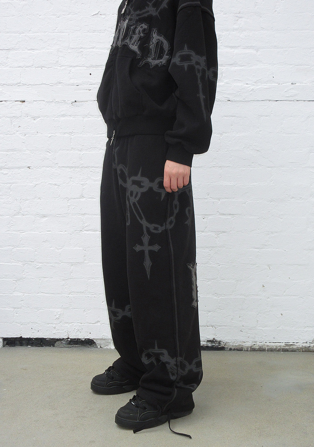 CHAINS OVERSIZED SWEATPANTS BLACK