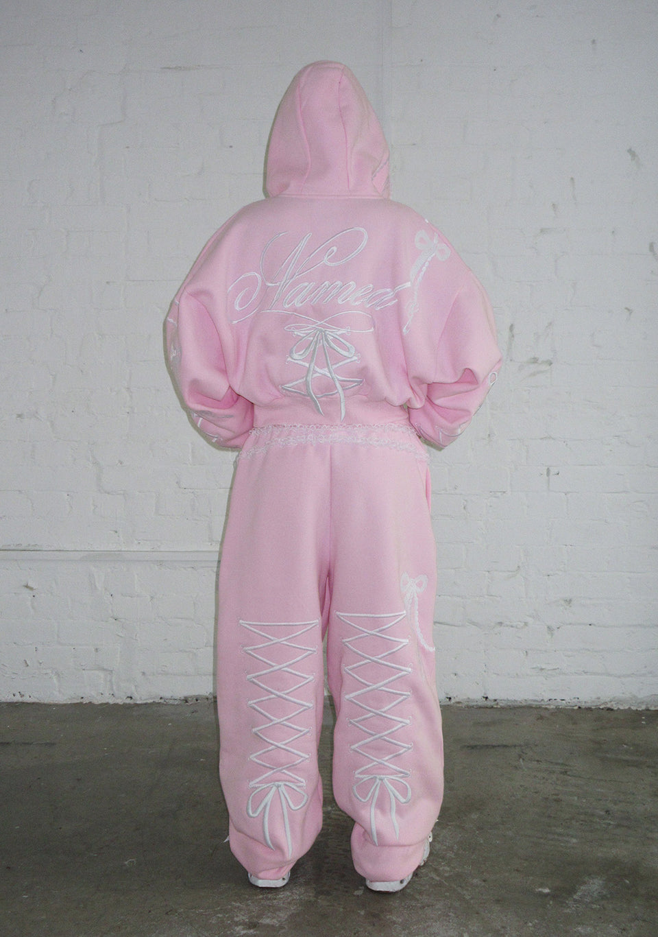 CONFESSIONS EMBROIDERED OVERSIZED SWEATPANTS BABY PINK