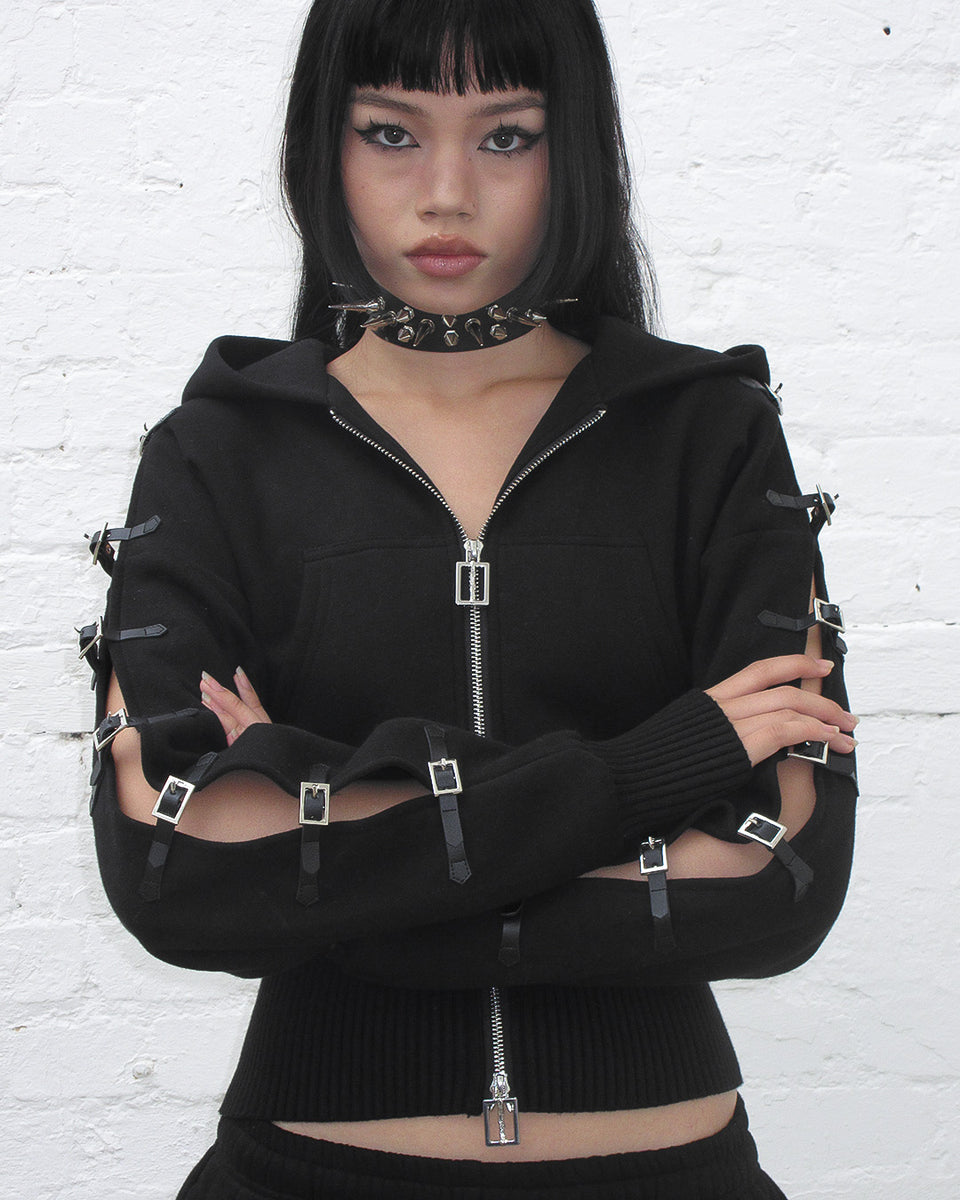 CRUSH BUCKLE FITTED WAIST ZIP HOODIE BLACK with stylish buckle details and fitted waist design.