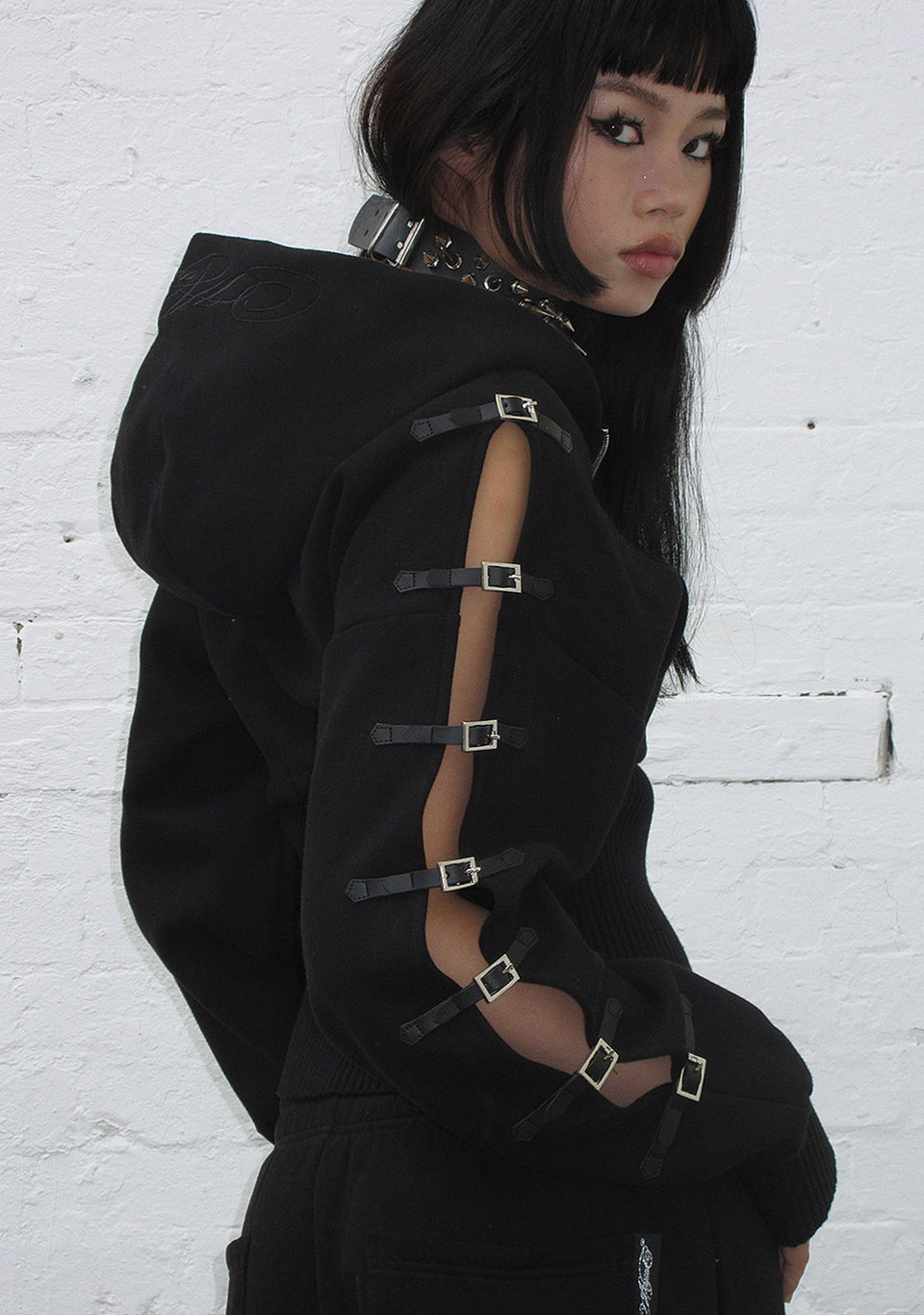 CRUSH BUCKLE FITTED WAIST ZIP HOODIE BLACK
