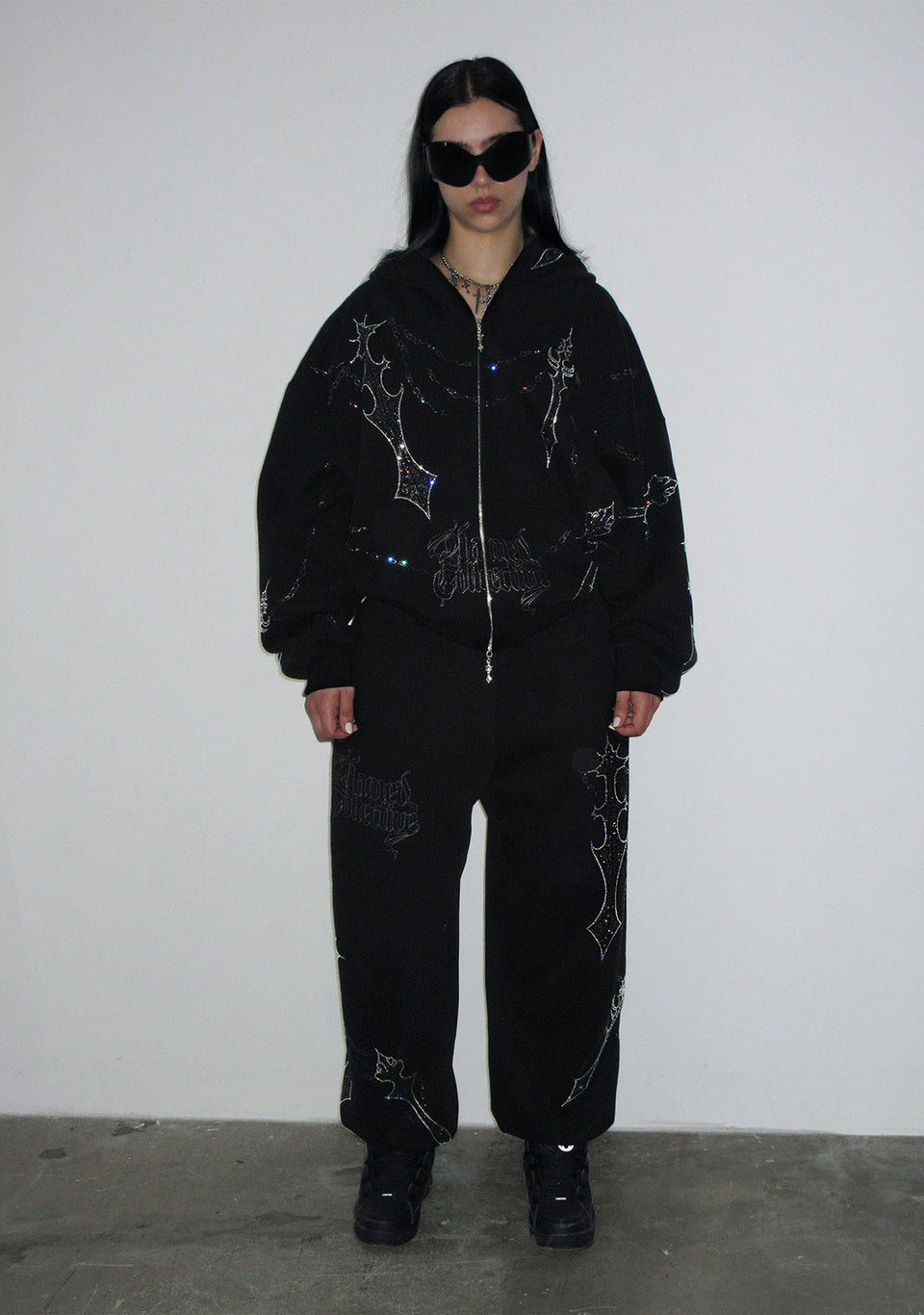 DAGGERS RHINESTONE SWEATPANTS BLACK