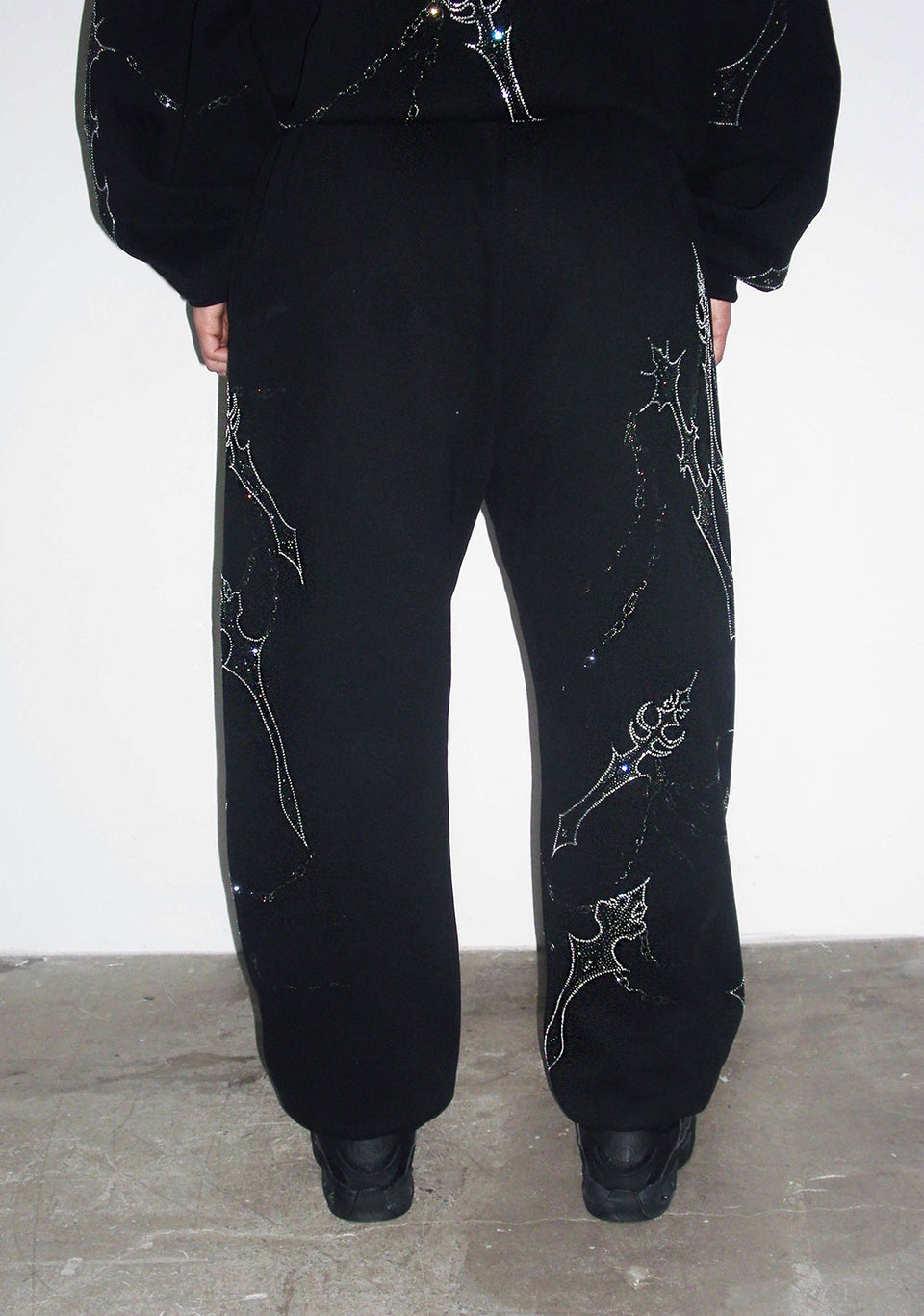 DAGGERS RHINESTONE SWEATPANTS BLACK