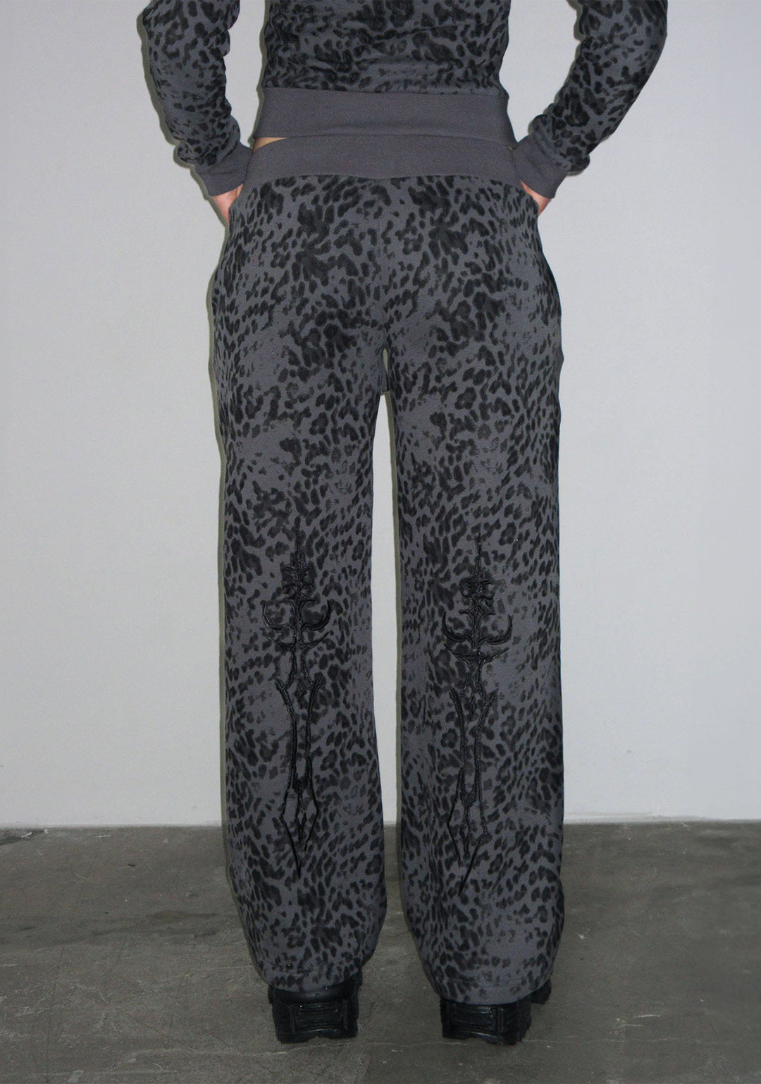DAGGERS STRAIGHT LEG SWEATPANTS NIGHT LEOPARD