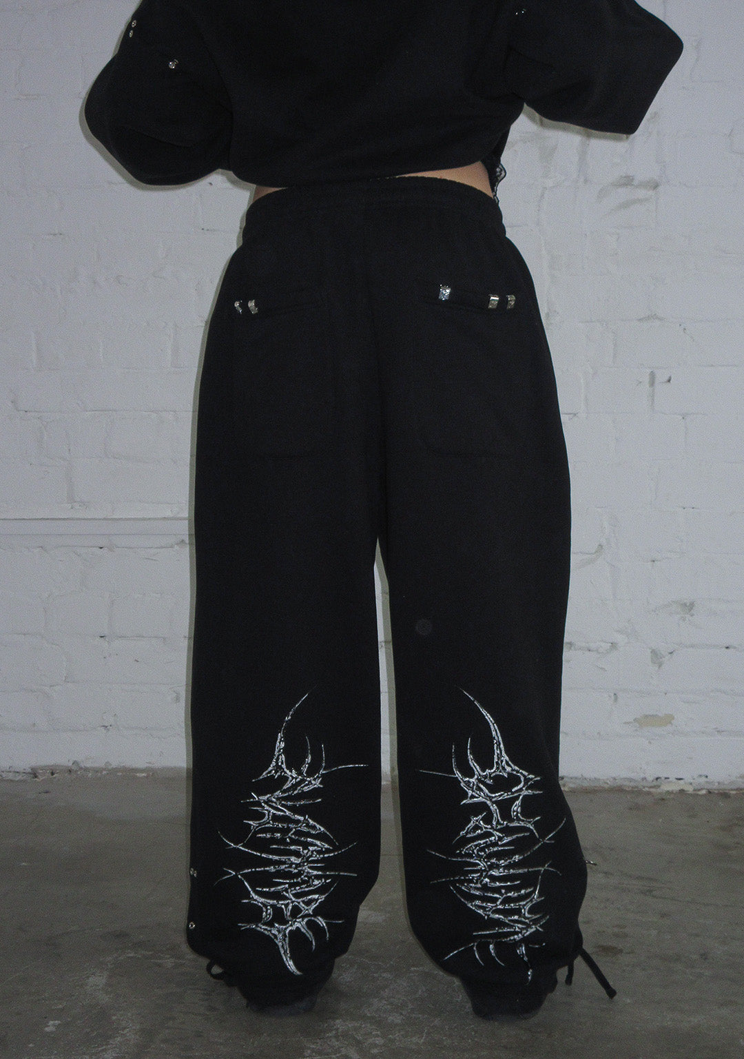 DESTROY CHROME PIERCED OVERSIZED SWEATPANTS BLACK