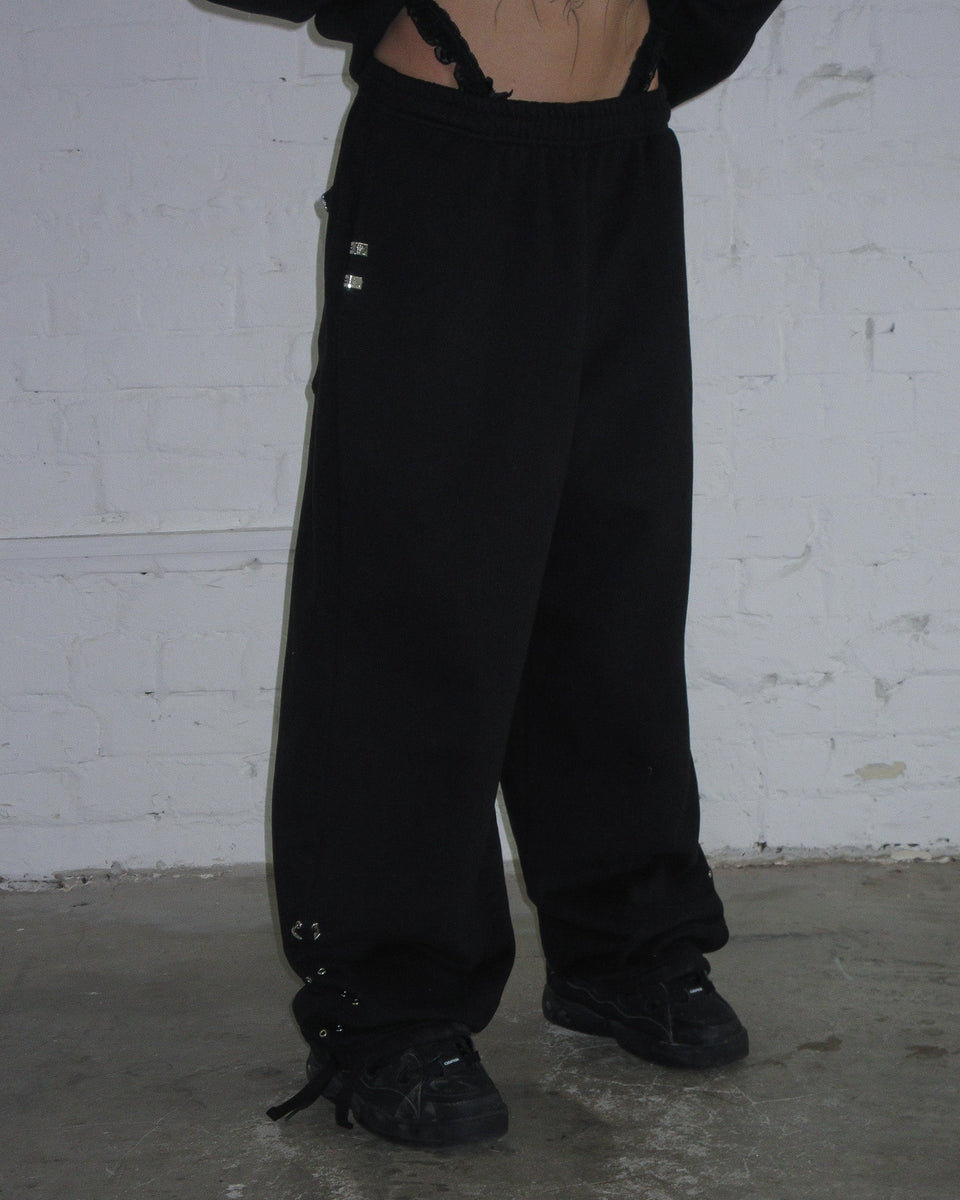 DESTROY CHROME PIERCED OVERSIZED SWEATPANTS BLACK