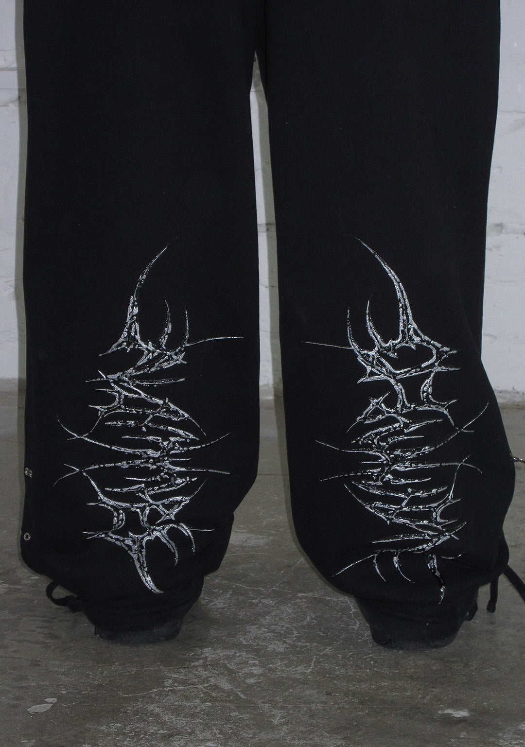 DESTROY CHROME PIERCED OVERSIZED SWEATPANTS BLACK