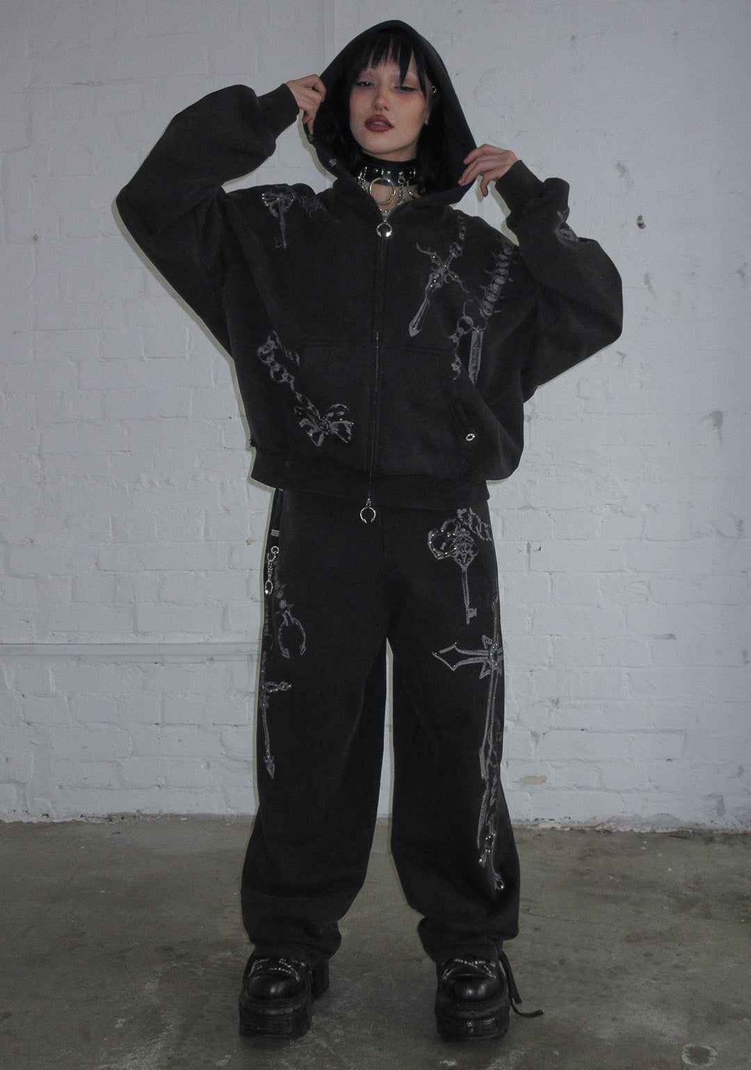 DESTROY STUDDED OVERSIZED SWEATPANTS BLACK VINTAGE WASH