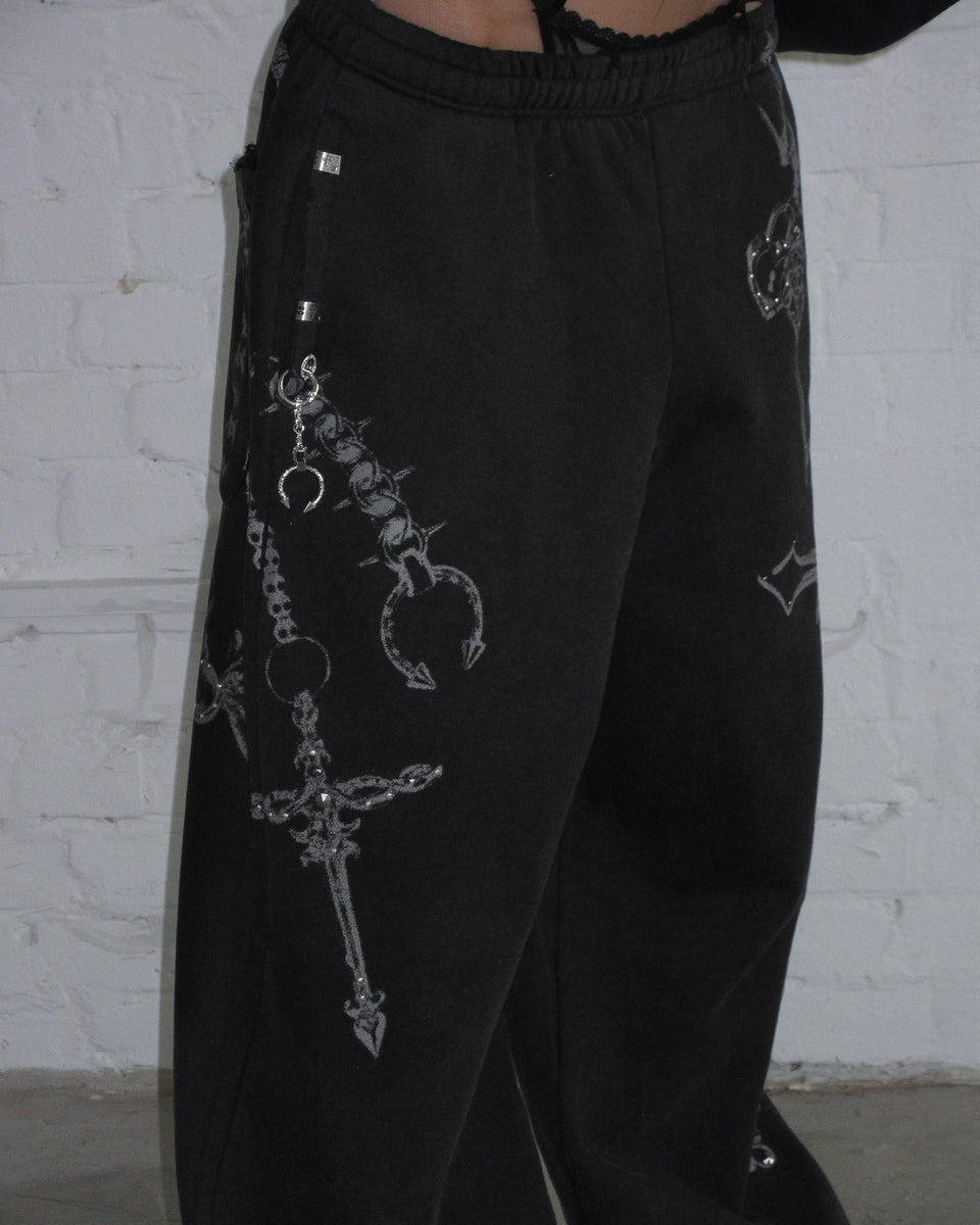 DESTROY STUDDED OVERSIZED SWEATPANTS BLACK VINTAGE WASH