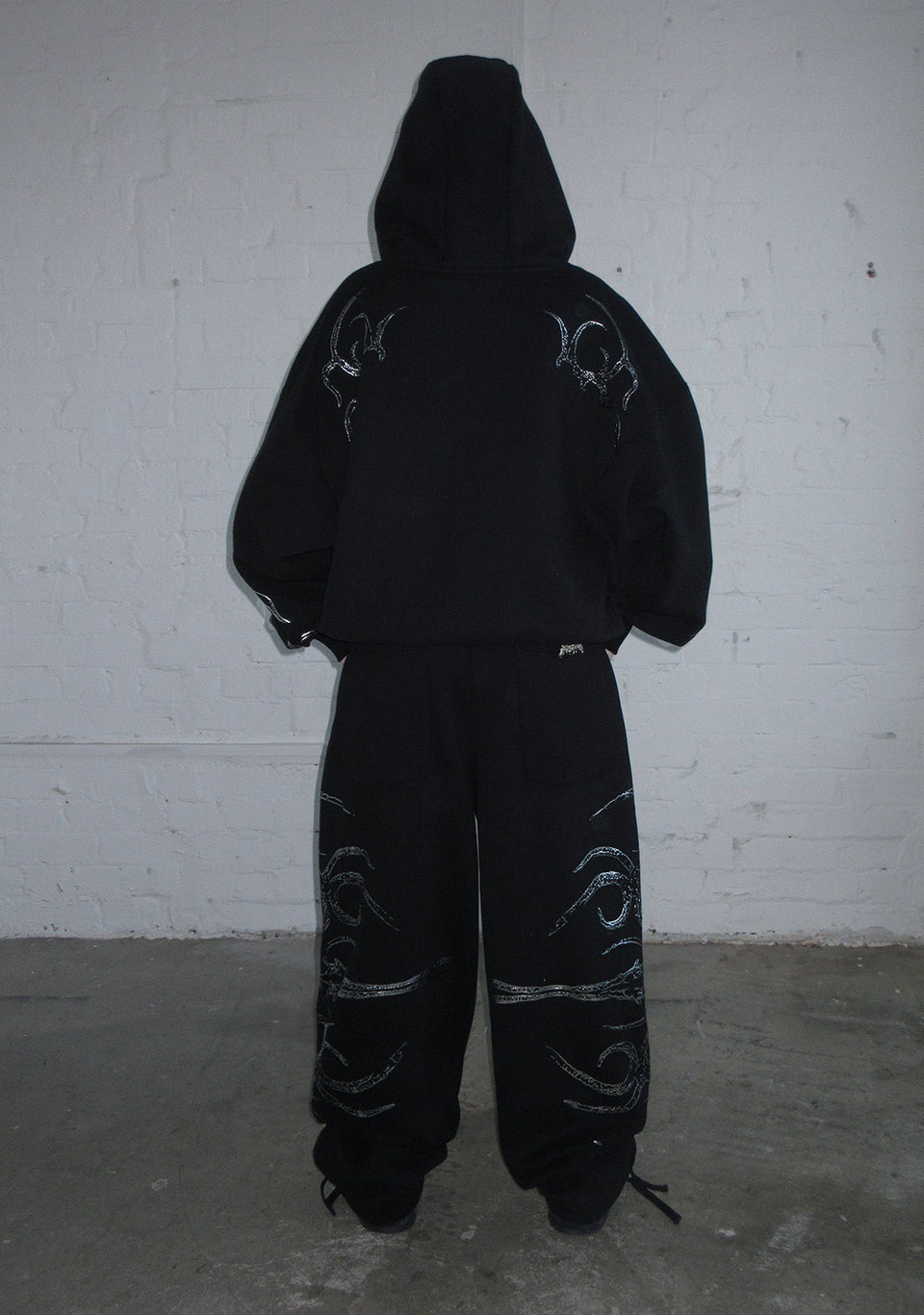EUPHORIA DISTRESSED PRINT CHROME OVERSIZED SWEATPANTS BLACK