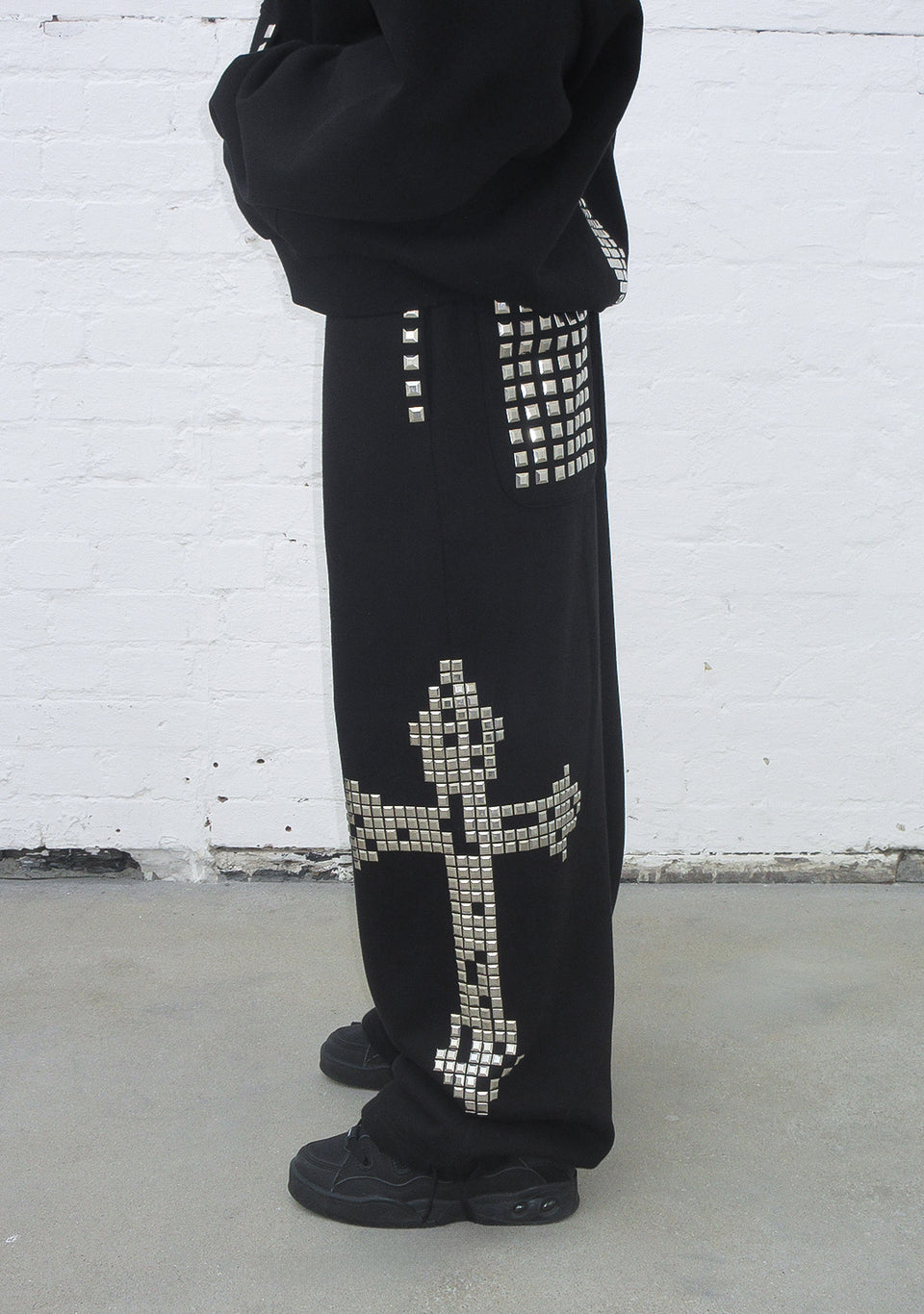 FAITHFUL STUDDED OVERSIZED SWEATPANTS BLACK