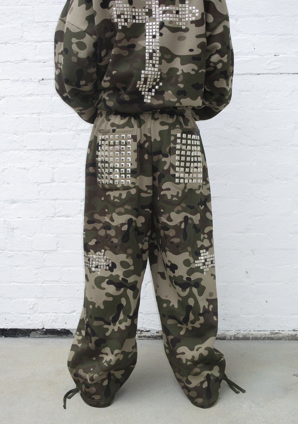 FAITHFUL STUDDED OVERSIZED SWEATPANTS CAMO