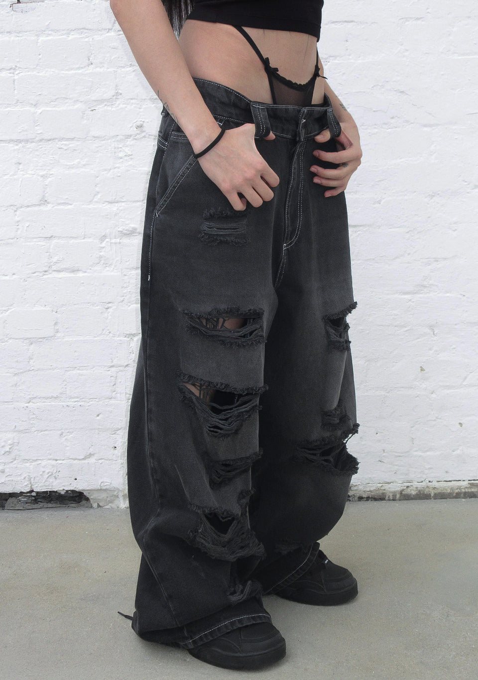FAITHFUL STUDDED OVERSIZED JEANS WASHED BLACK