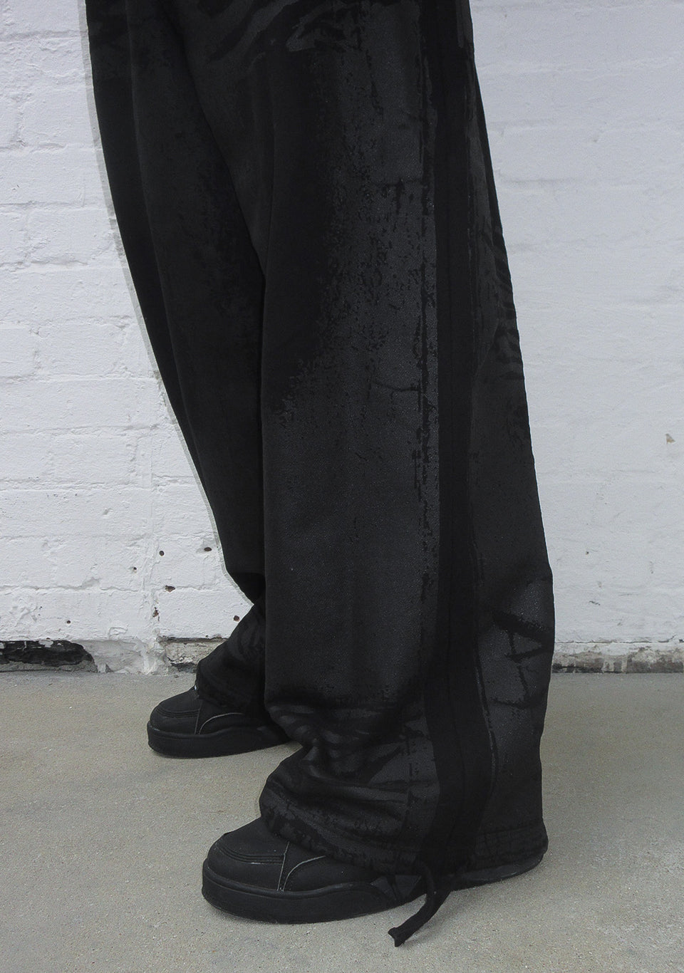 FAITHFUL LEATHER EFFECT OVERSIZED SWEATPANTS BLACK