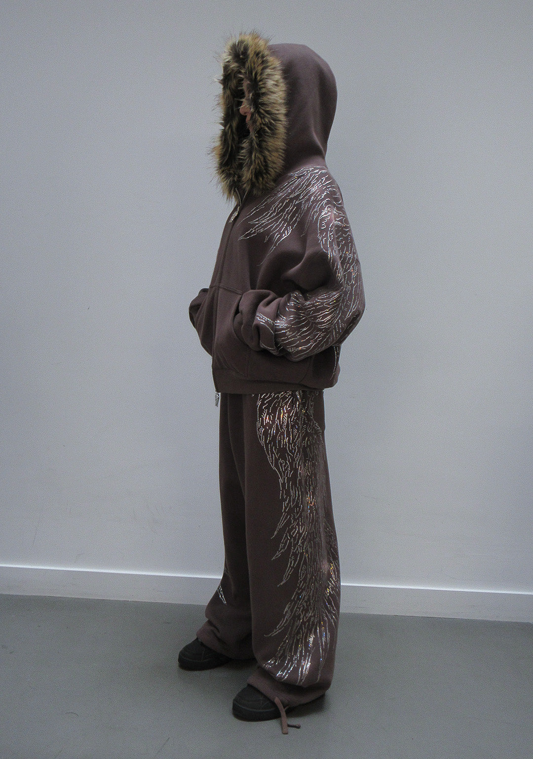 FALLEN RHINESTONE OVERSIZED SWEATPANTS BROWN