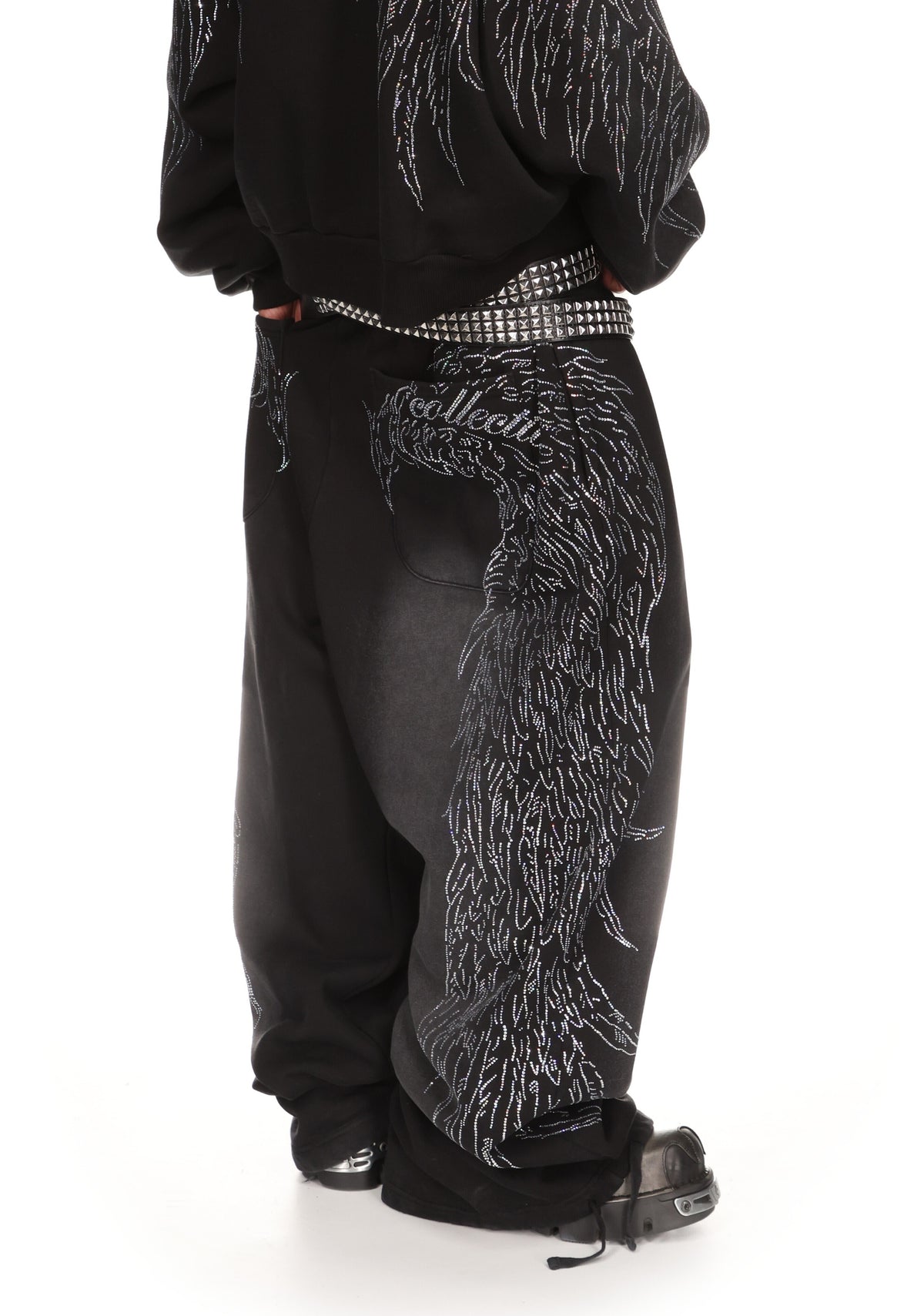 FALLEN RHINESTONE OVERSIZED SWEATPANTS WASHED BLACK