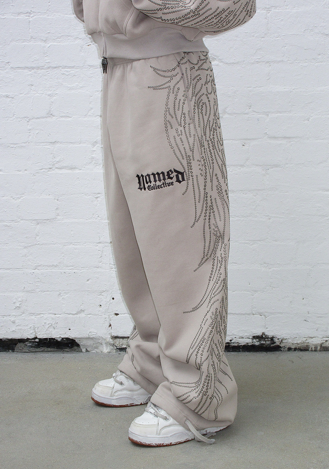 FALLEN STUDDED OVERSIZED SWEATPANTS BONE