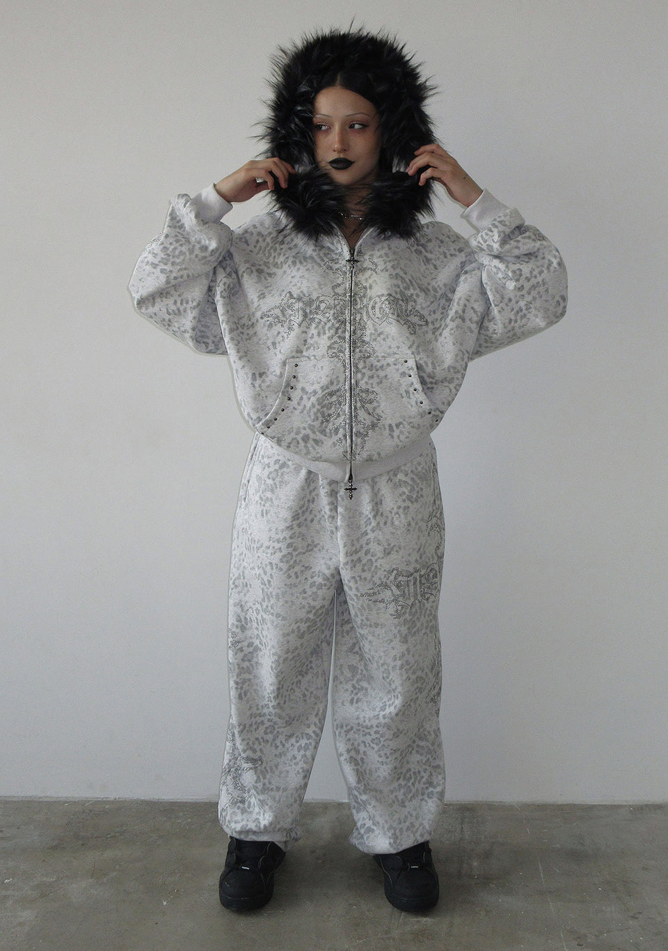 FERAL STUDDED ZIP HOODIE SNOW LEOPARD (DETACHABLE FUR)