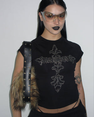 Person wearing the NAMED COLLECTIVE® FERAL STUDDED BABY TEE BLACK, sunglasses, dark lipstick, and a fur-accented bag.