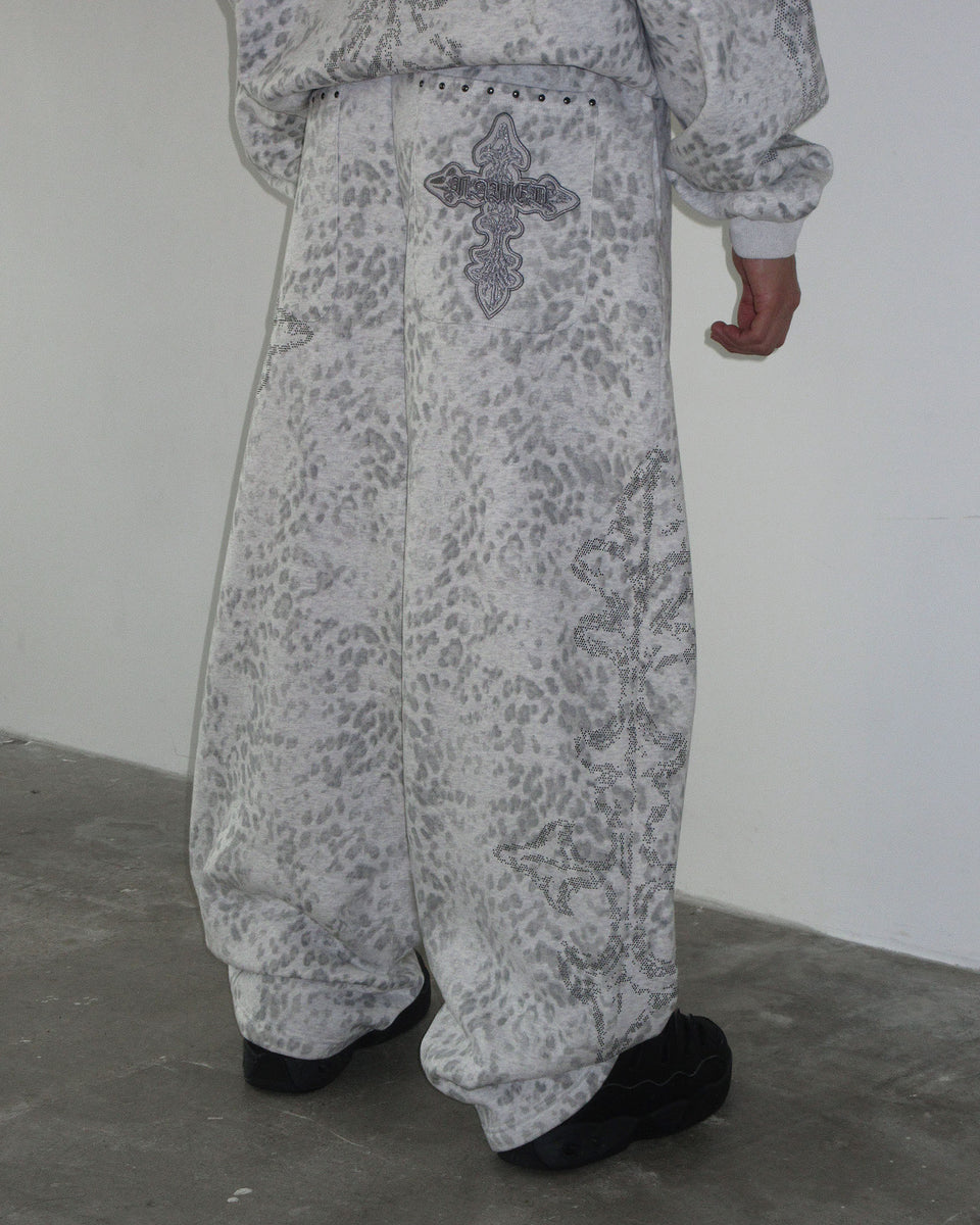 FERAL STUDDED OVERSIZED SWEATPANTS SNOW LEOPARD