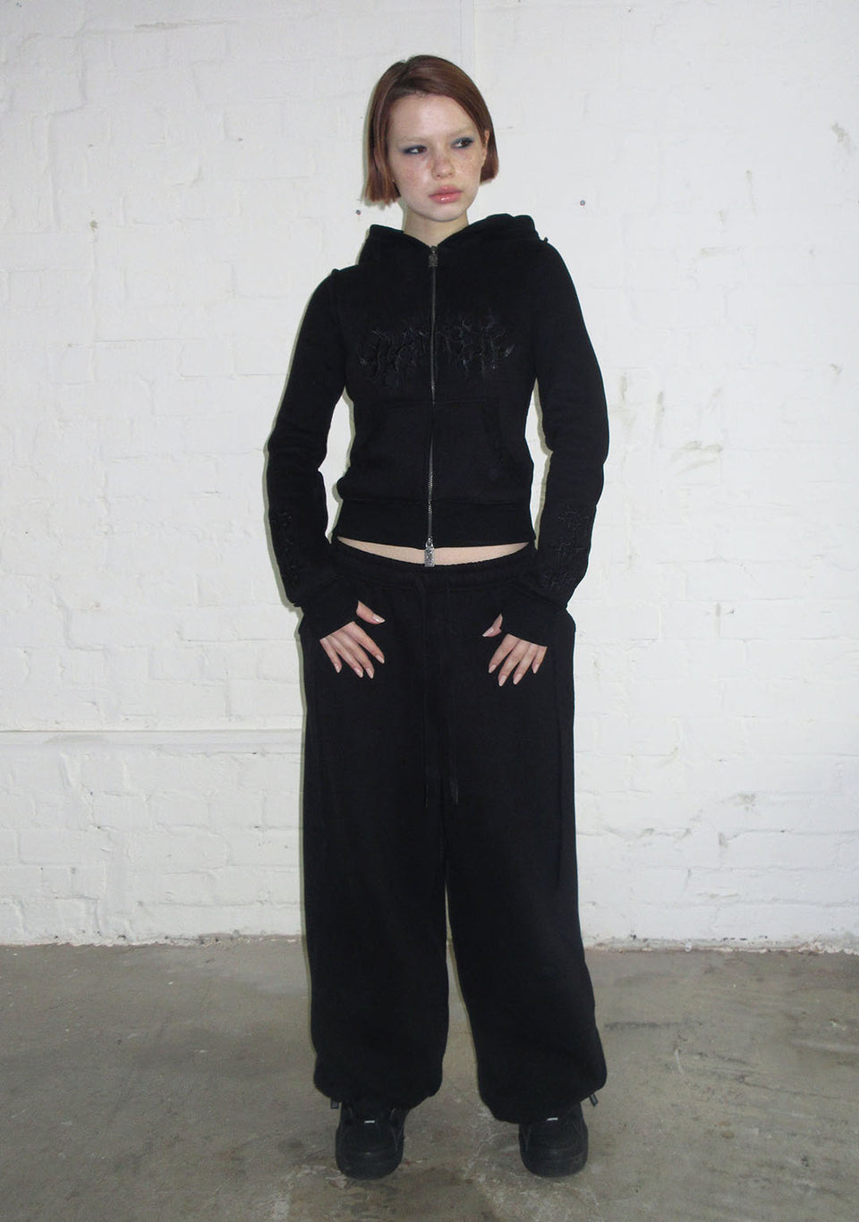 GHOST EMBROIDERED FITTED ZIP HOODIE BLACK