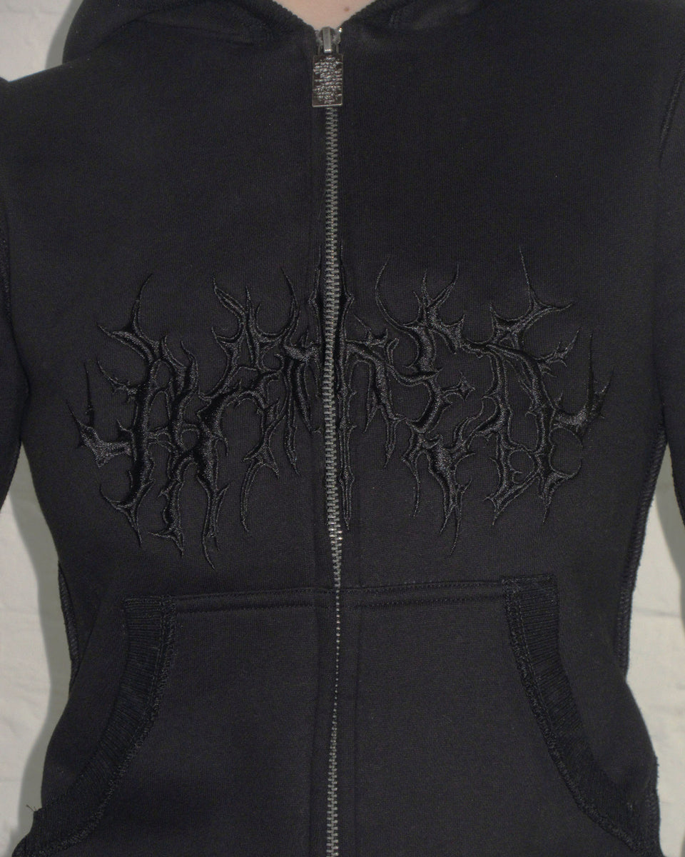 GHOST EMBROIDERED FITTED ZIP HOODIE BLACK