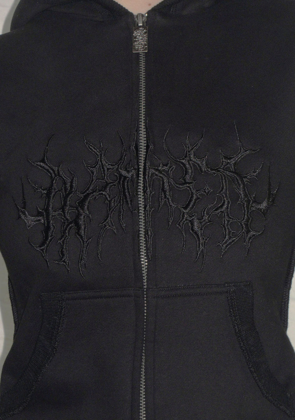 GHOST EMBROIDERED FITTED ZIP HOODIE BLACK