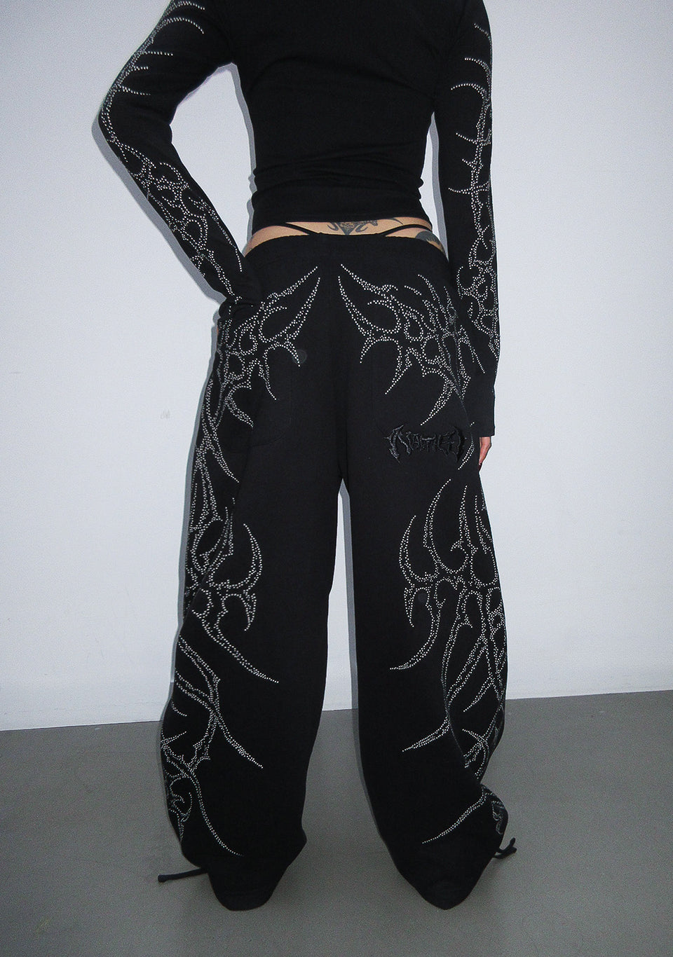 HAUNT STUDDED OVERSIZED SWEATPANTS BLACK