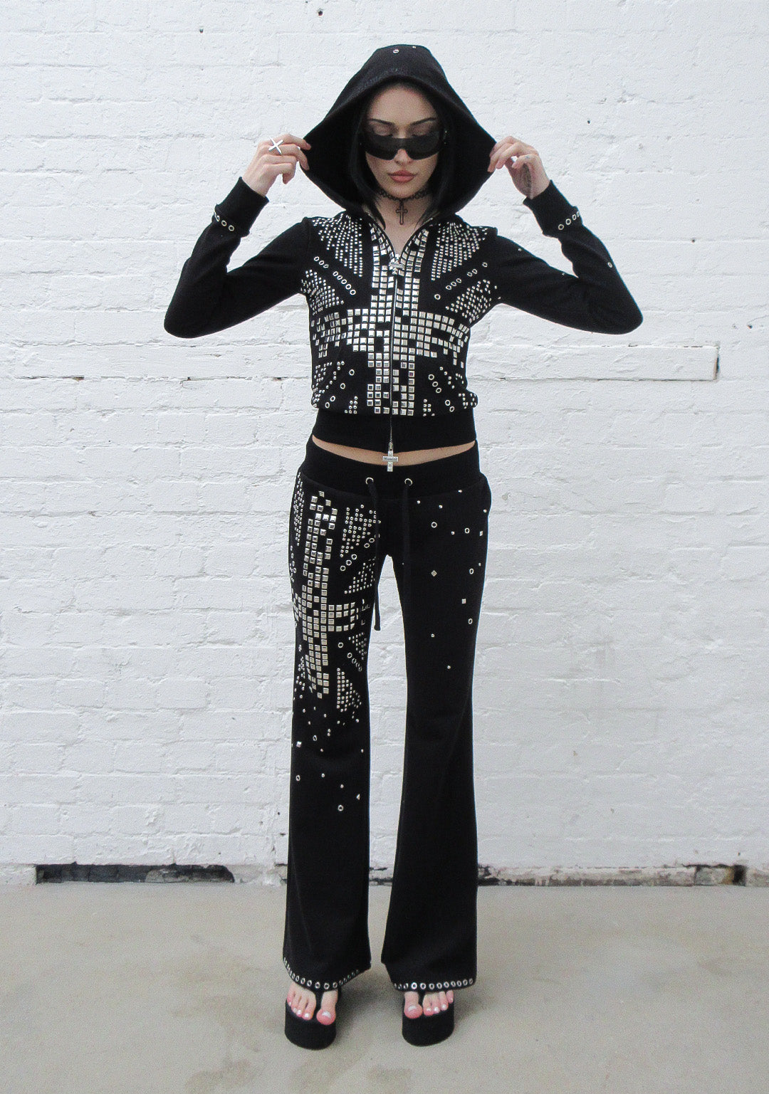 KNIGHT STUDDED FITTED HOODIE BLACK